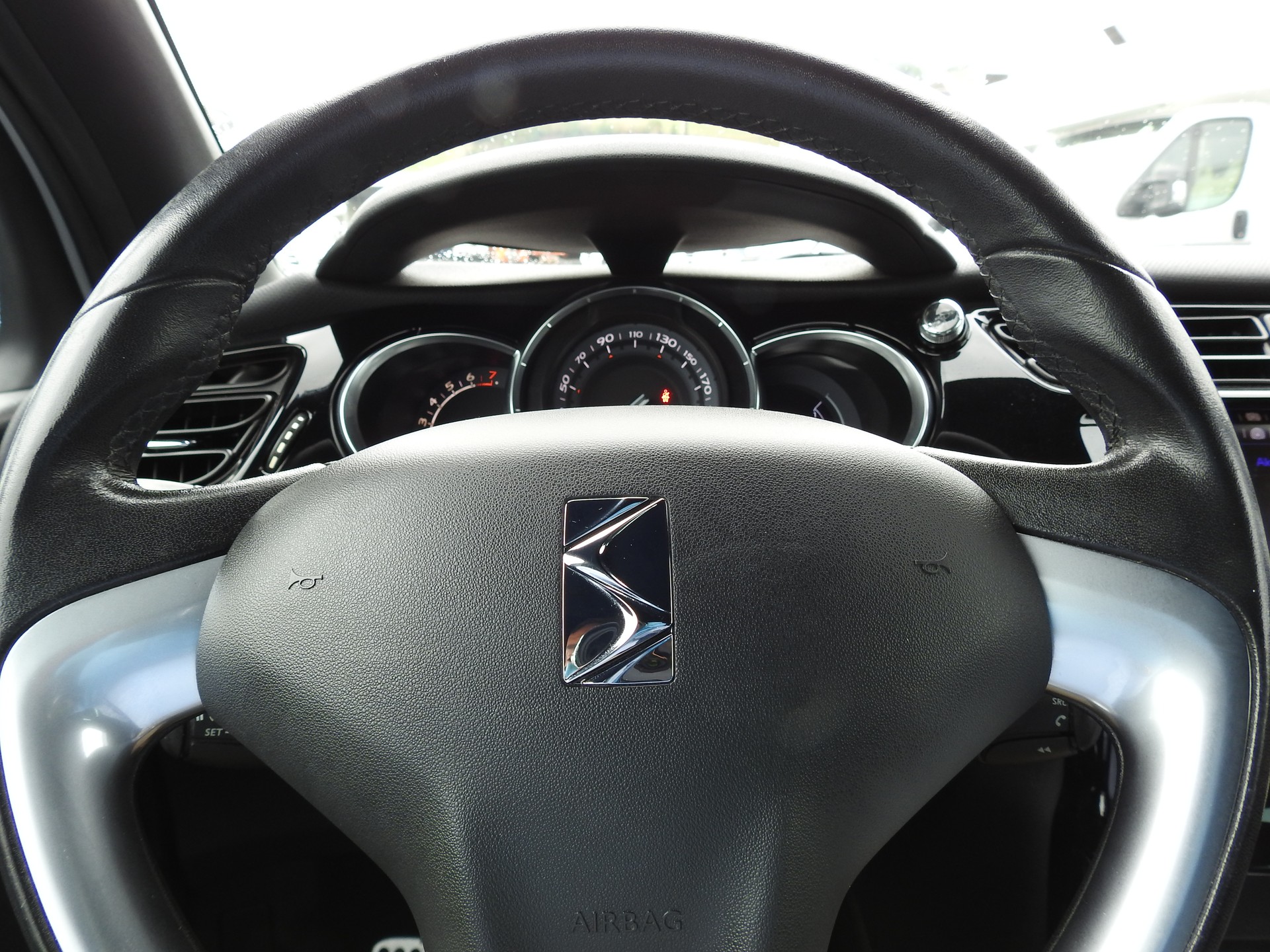 DS AUTOMOBILES DS3 Cabrio 1.6 THP SO Irrestible-image-23