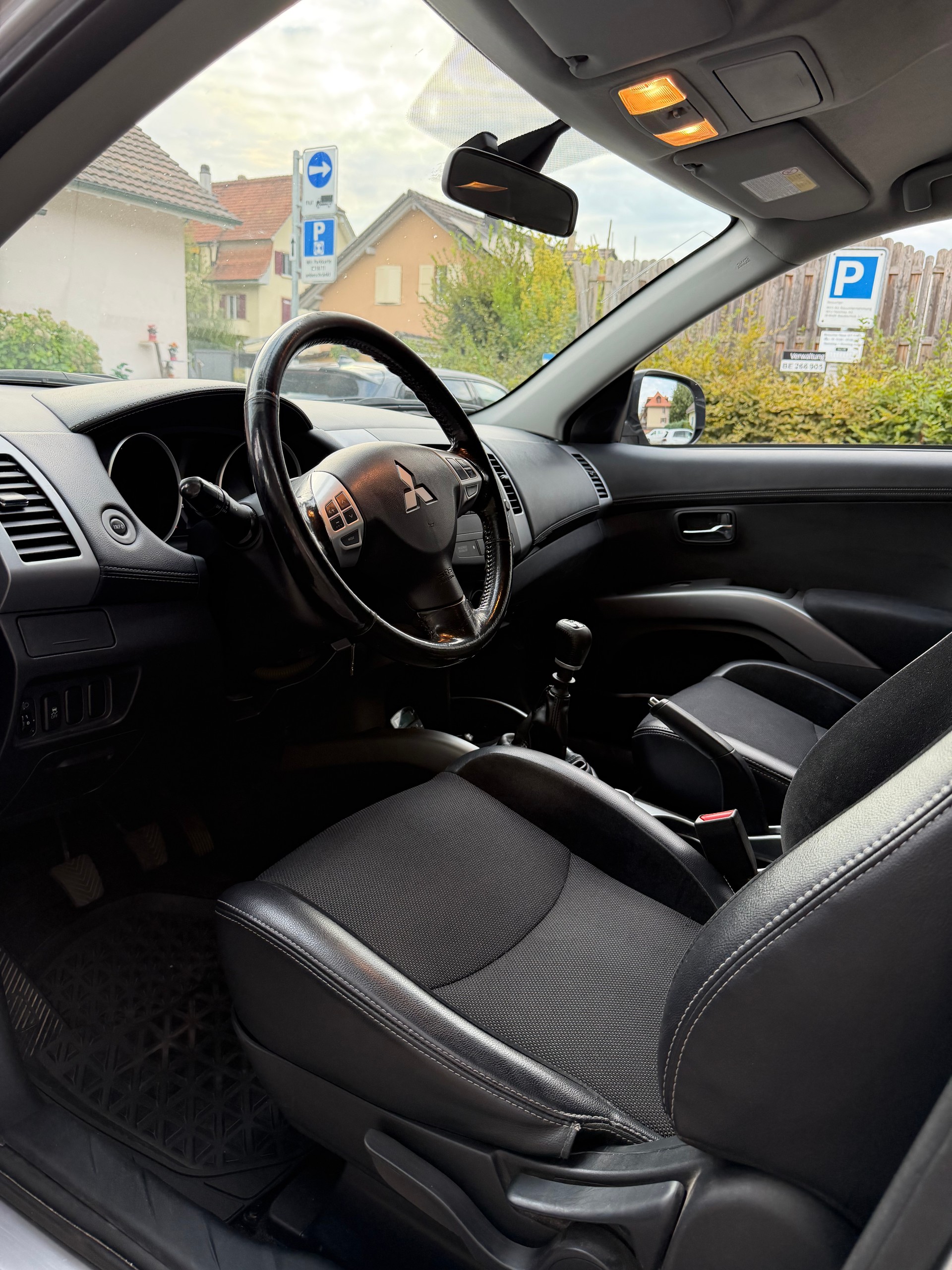 MITSUBISHI Outlander 2.2 DID Jubilé35 4WD-image-8