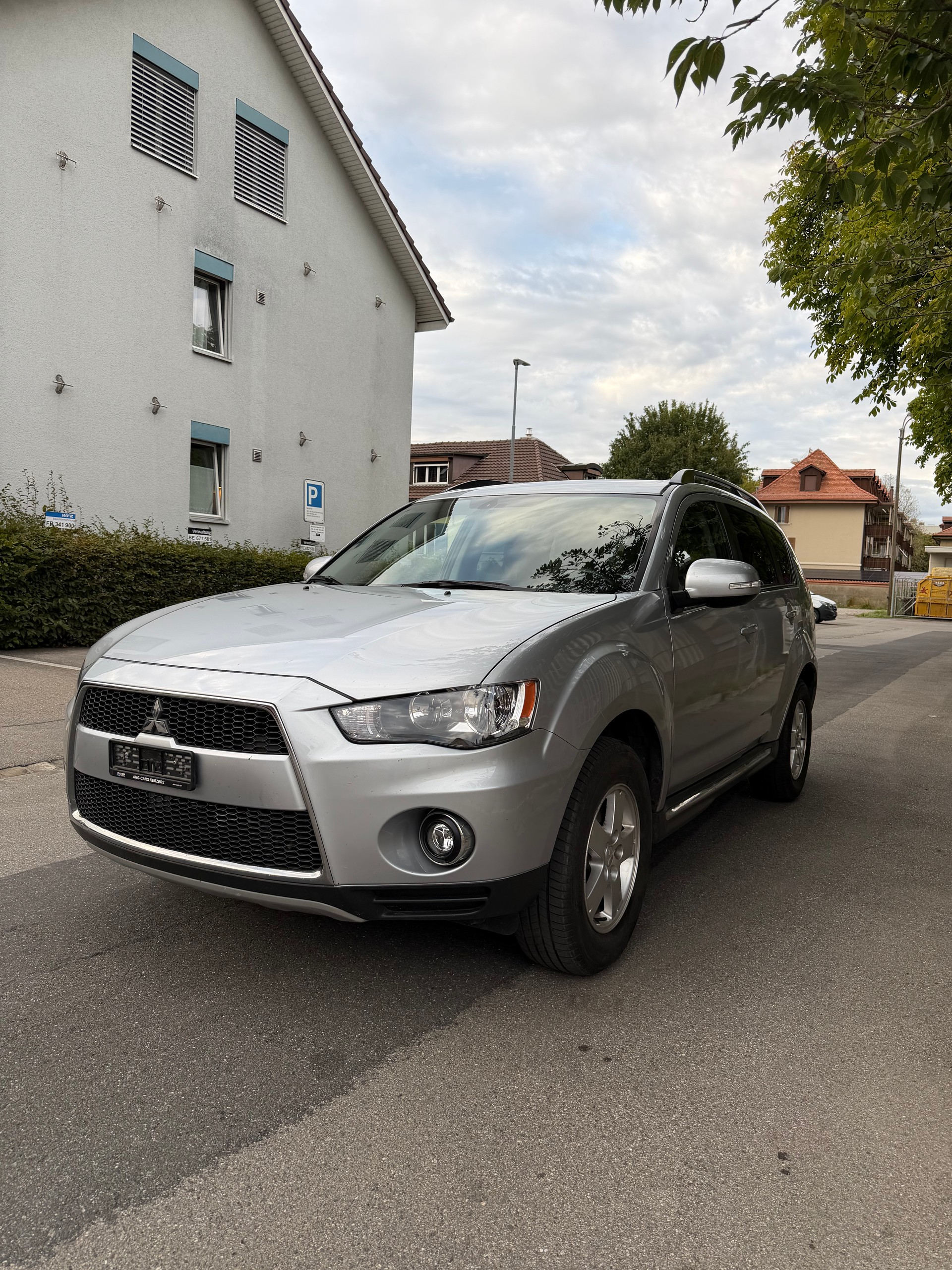 MITSUBISHI Outlander 2.2 DID Jubilé35 4WD-image-2