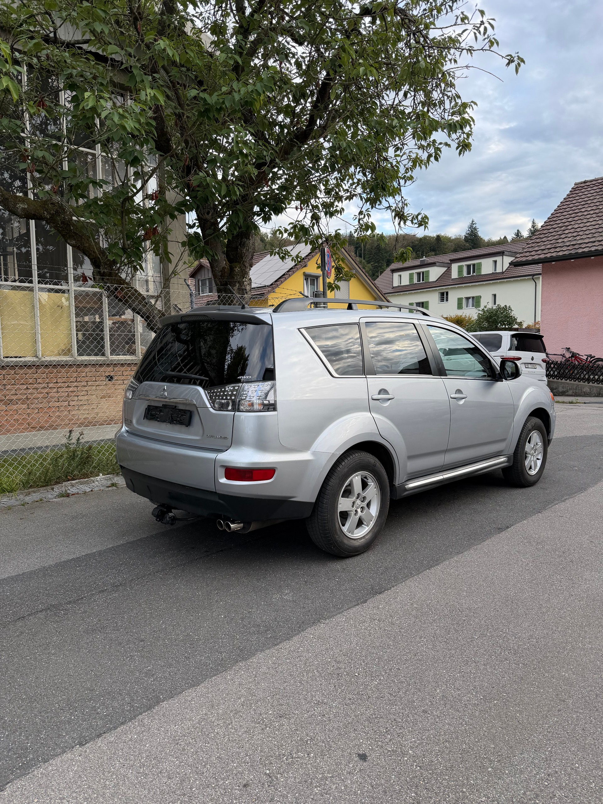 MITSUBISHI Outlander 2.2 DID Jubilé35 4WD-image-4