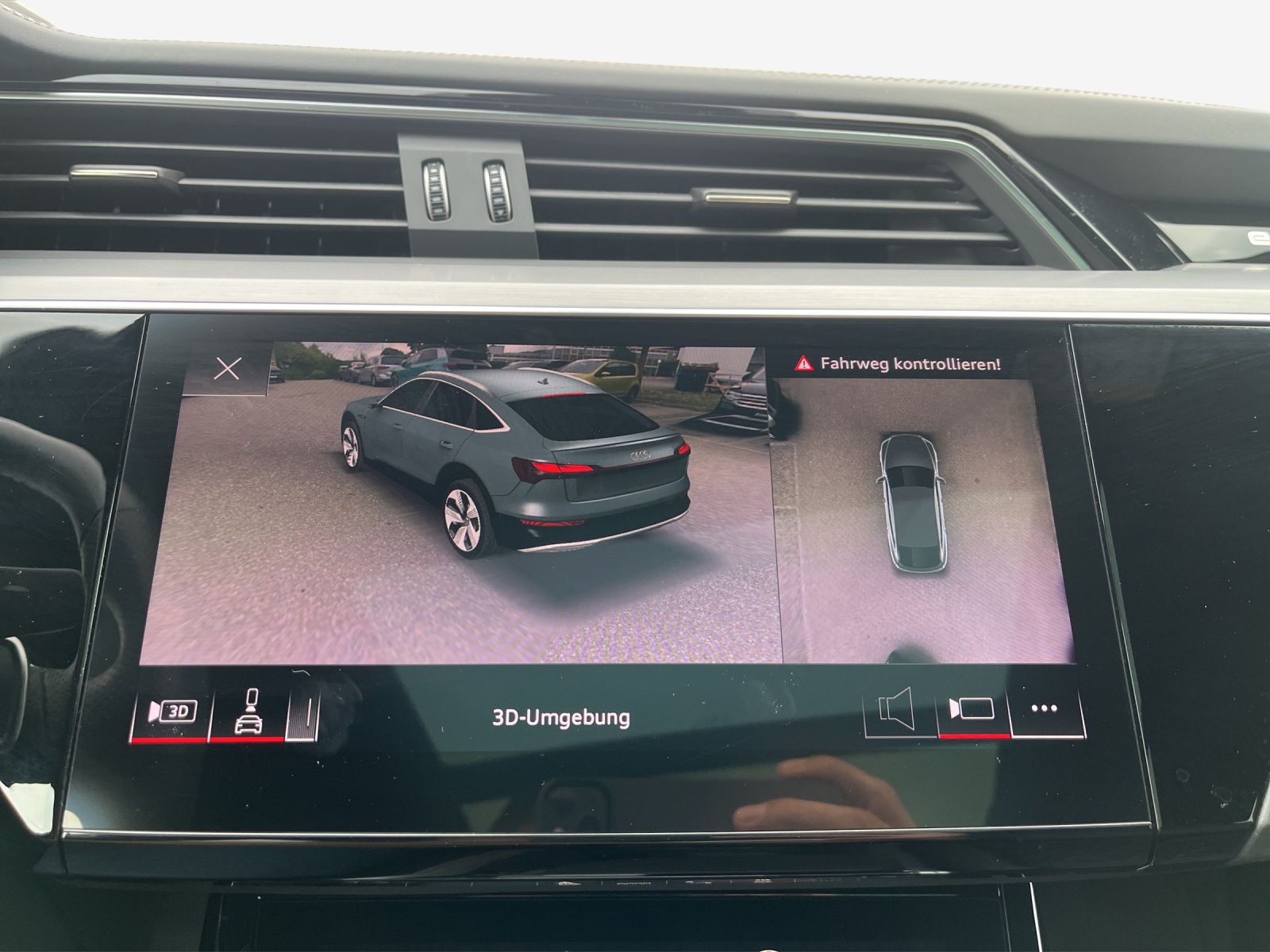 AUDI e-tron 55 Sportback S Line Black Edition quattro-image-14