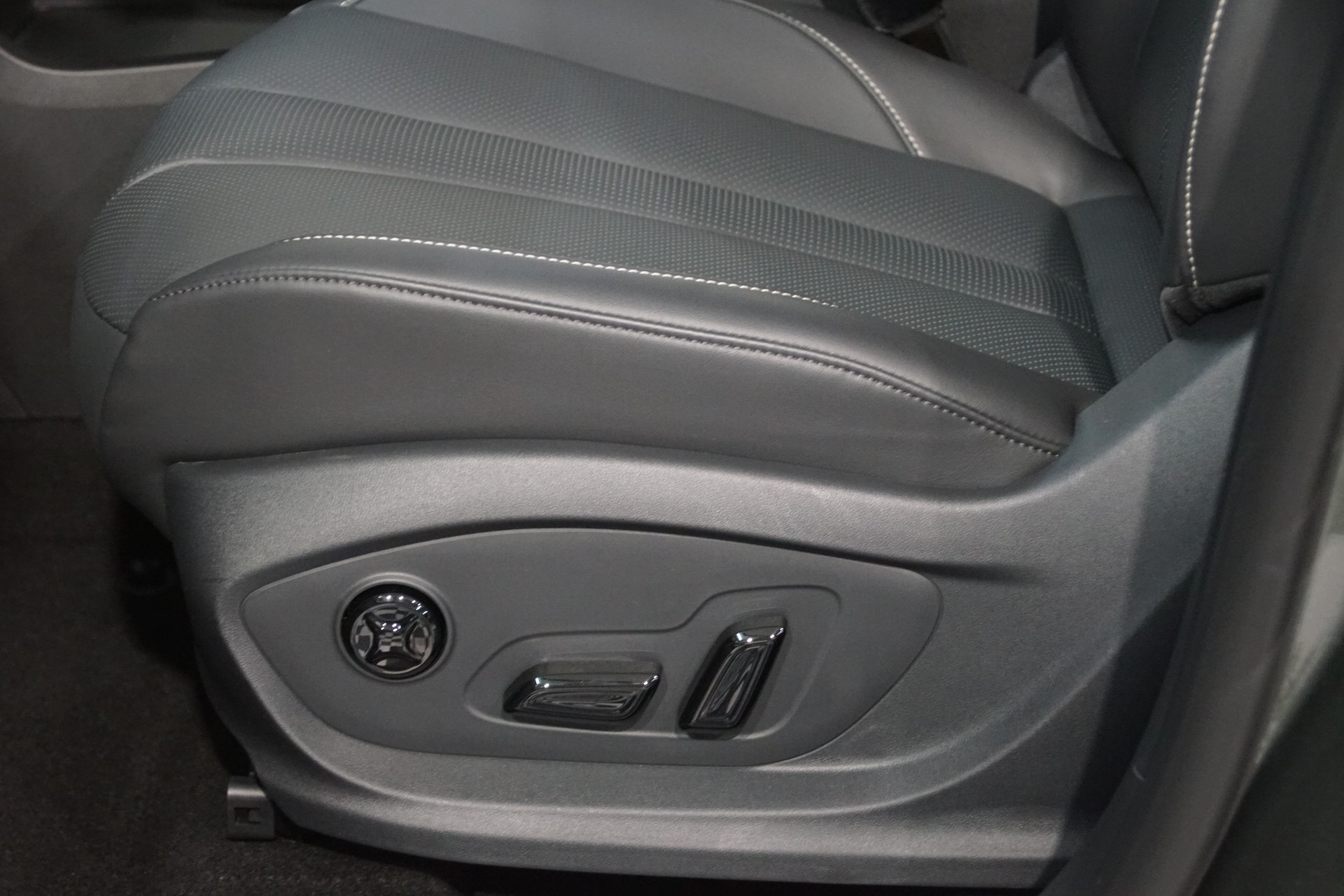 MG S9 1.5 TGDI PHEV Premium +swiss+-image-18
