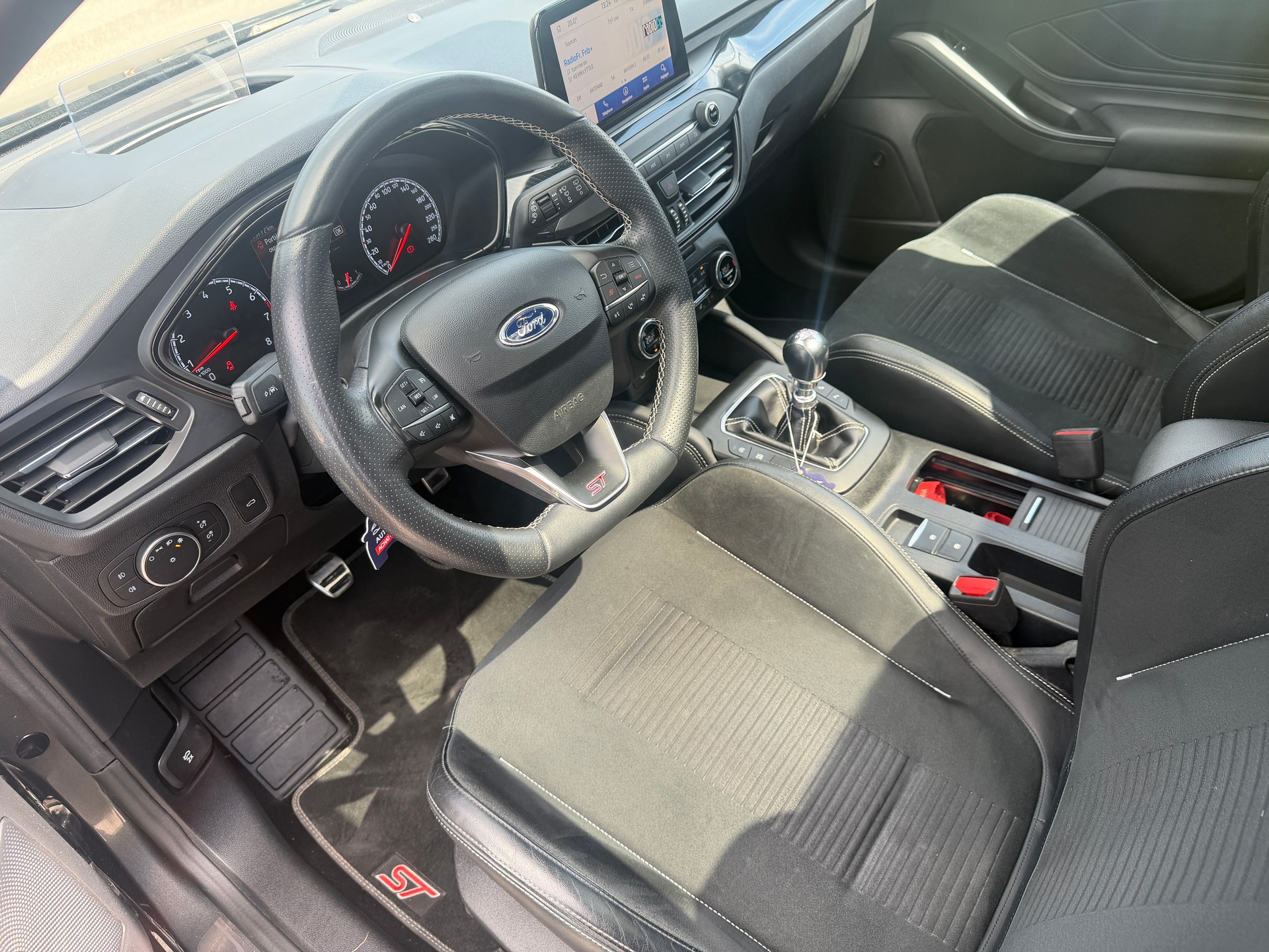FORD Focus ST 2.3 EcoBoost-image-5