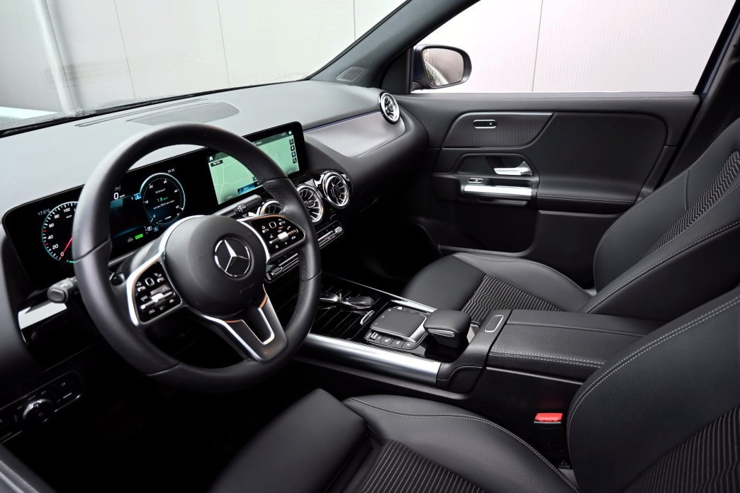 MERCEDES-BENZ EQA 300 4Matic-image-8