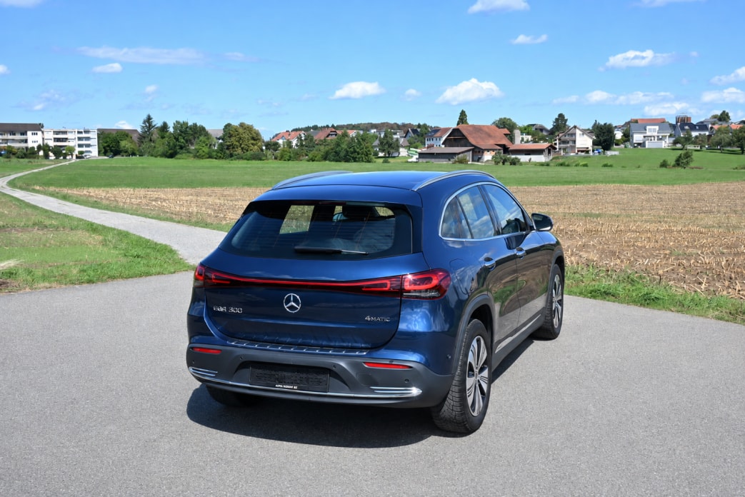 MERCEDES-BENZ EQA 300 4Matic-image-2