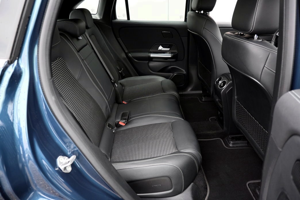 MERCEDES-BENZ EQA 300 4Matic-image-7