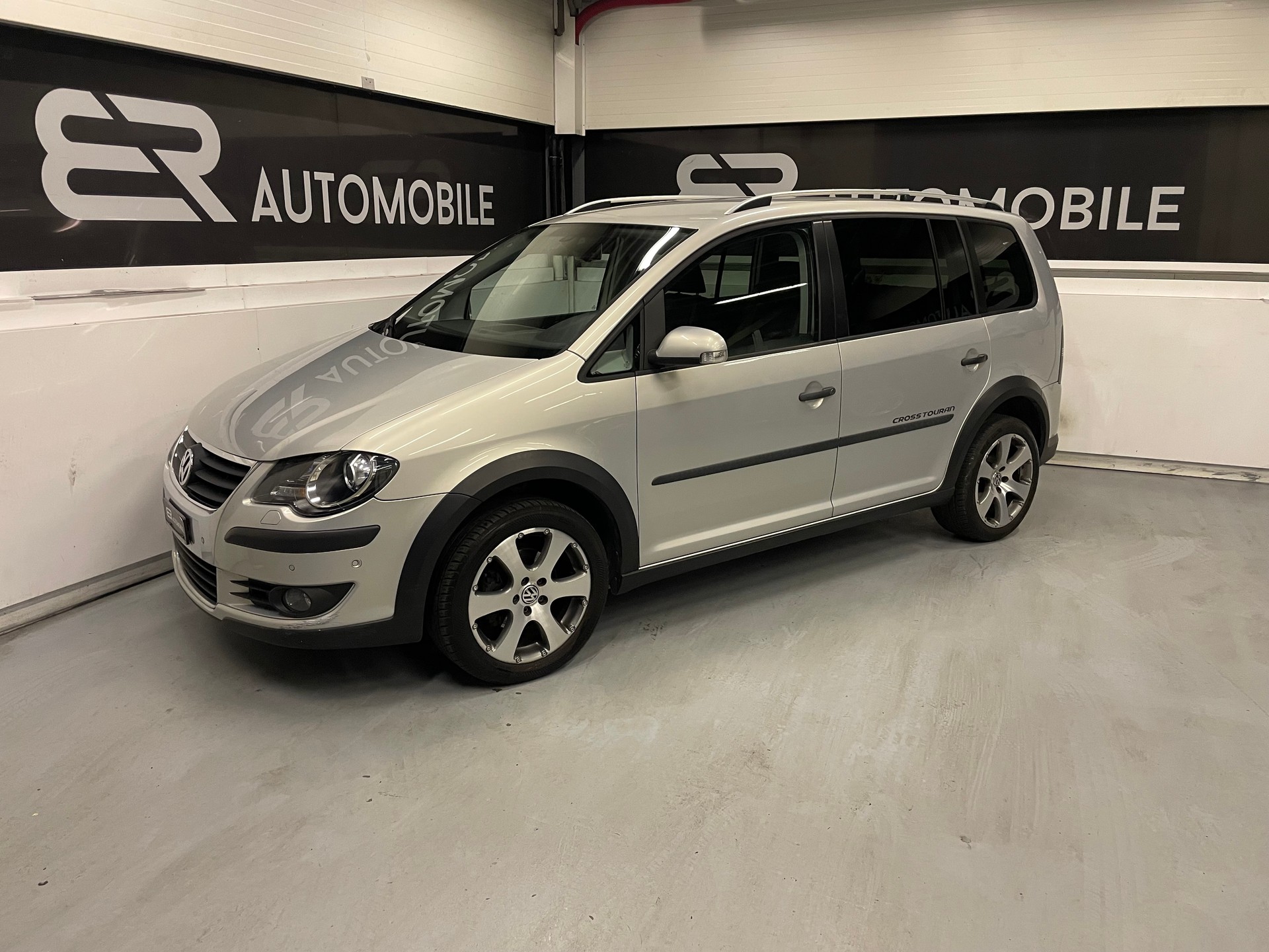 VW CrossTouran 1.4 TSI 7-Plätze-image-0