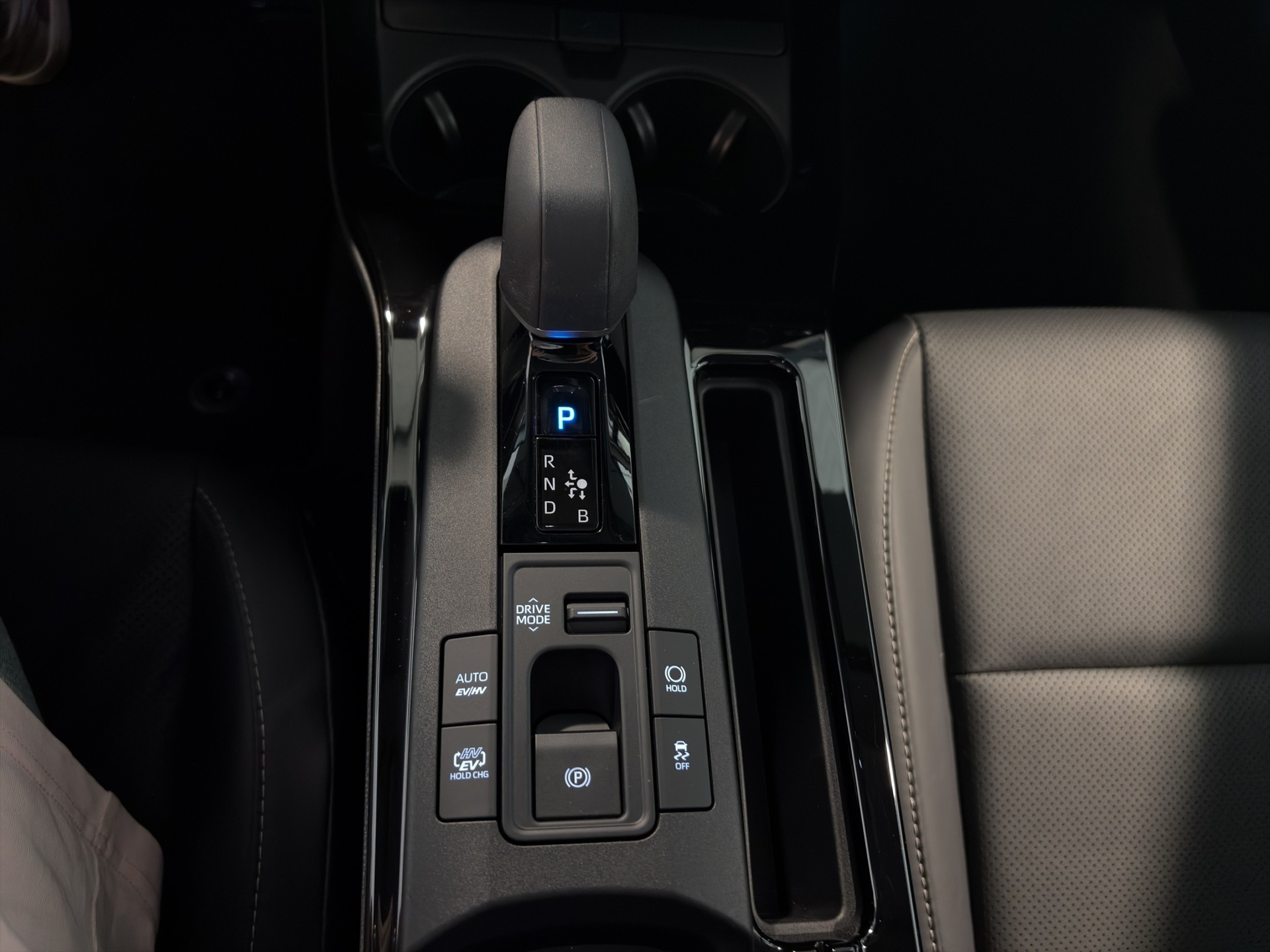 TOYOTA Prius 2,0 VVT-i Plug-in Hybrid Premium-image-22