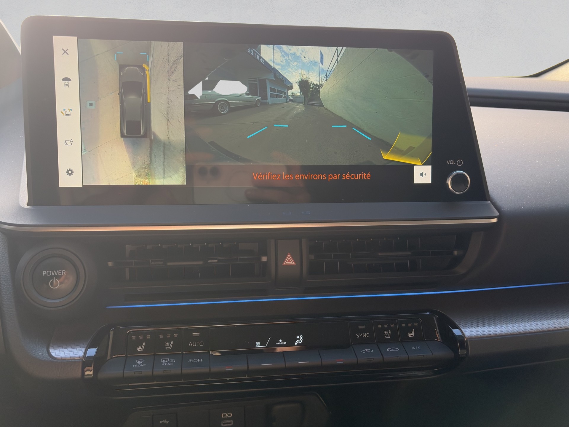 TOYOTA Prius 2,0 VVT-i Plug-in Hybrid Premium-image-17