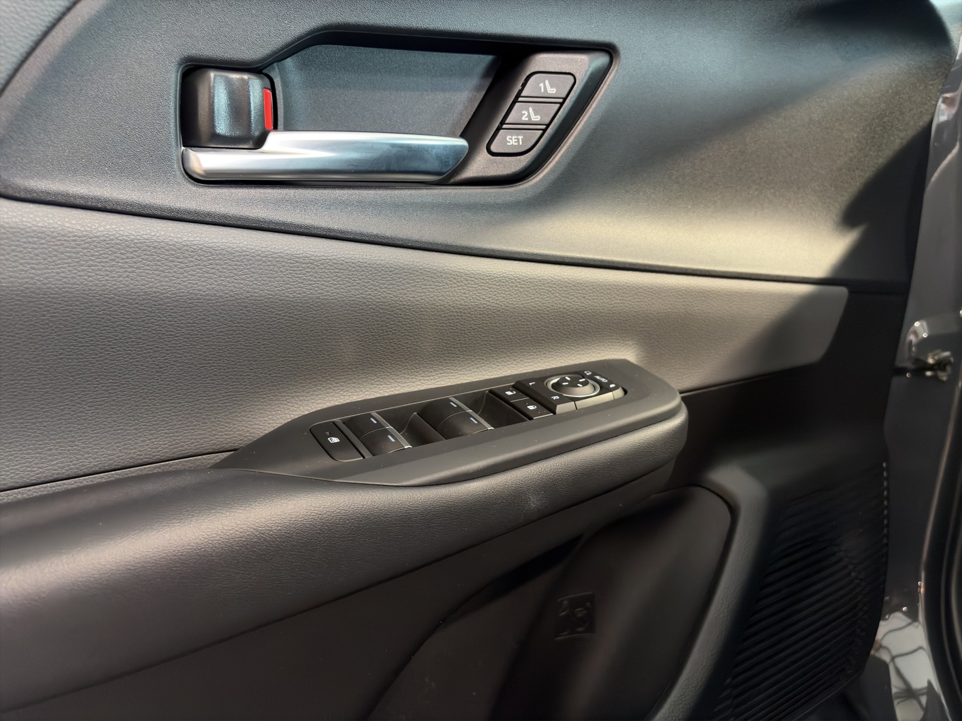 TOYOTA Prius 2,0 VVT-i Plug-in Hybrid Premium-image-19