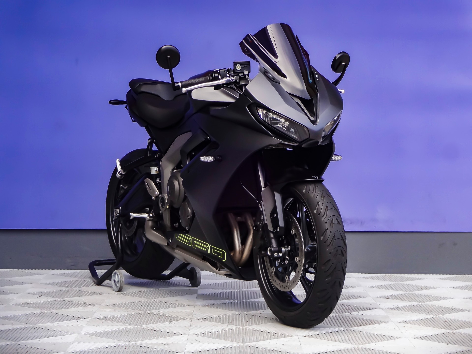 TRIUMPH Daytona 660 (35kW)-showroom-element-2