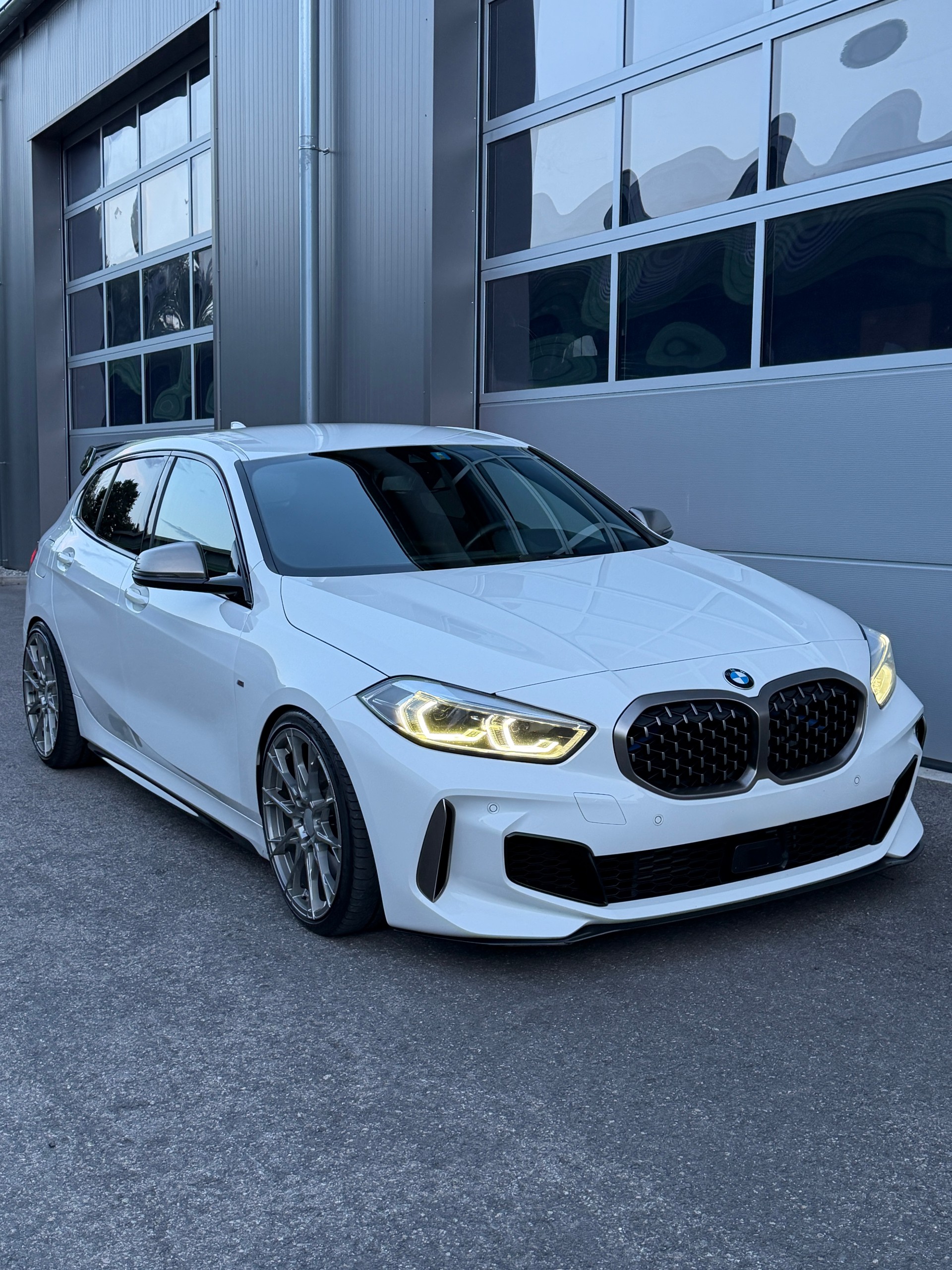 BMW M135i xDrive Steptronic-image-4