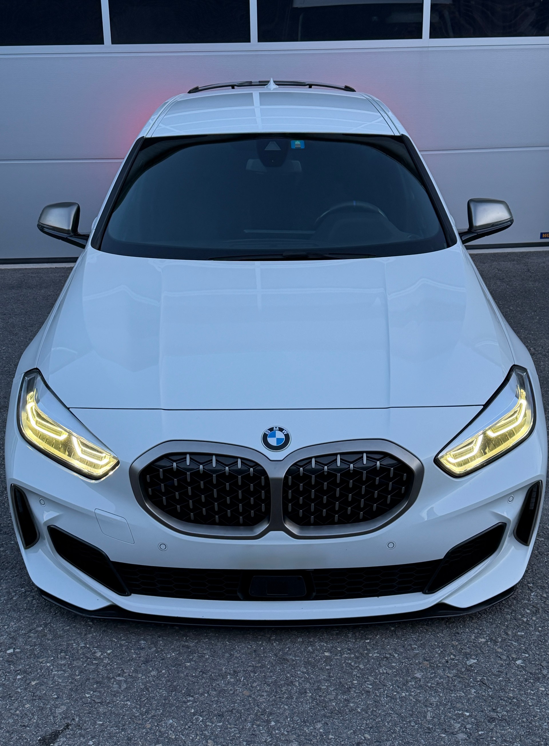 BMW M135i xDrive Steptronic-image-2