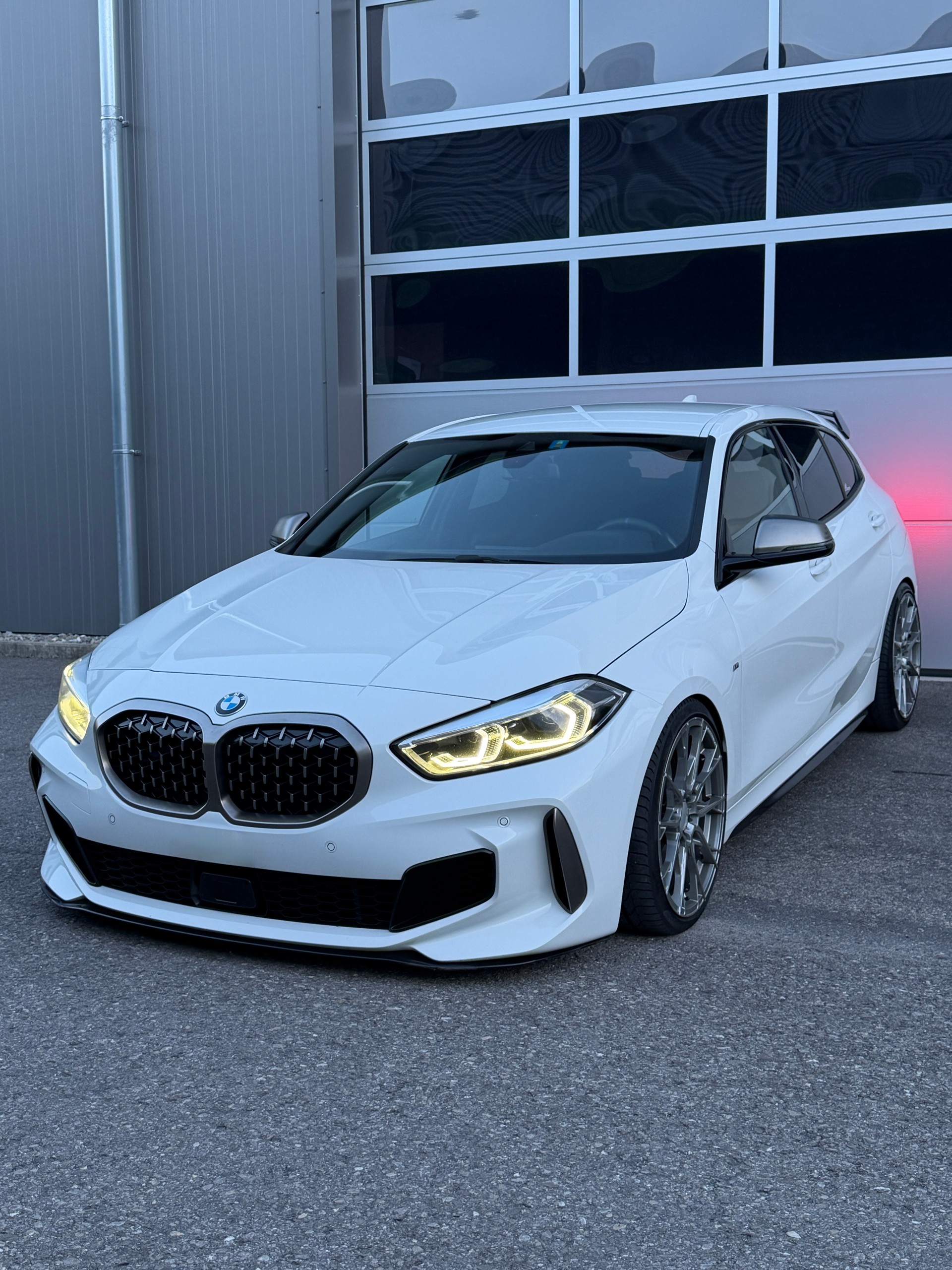 BMW M135i xDrive Steptronic-image-0