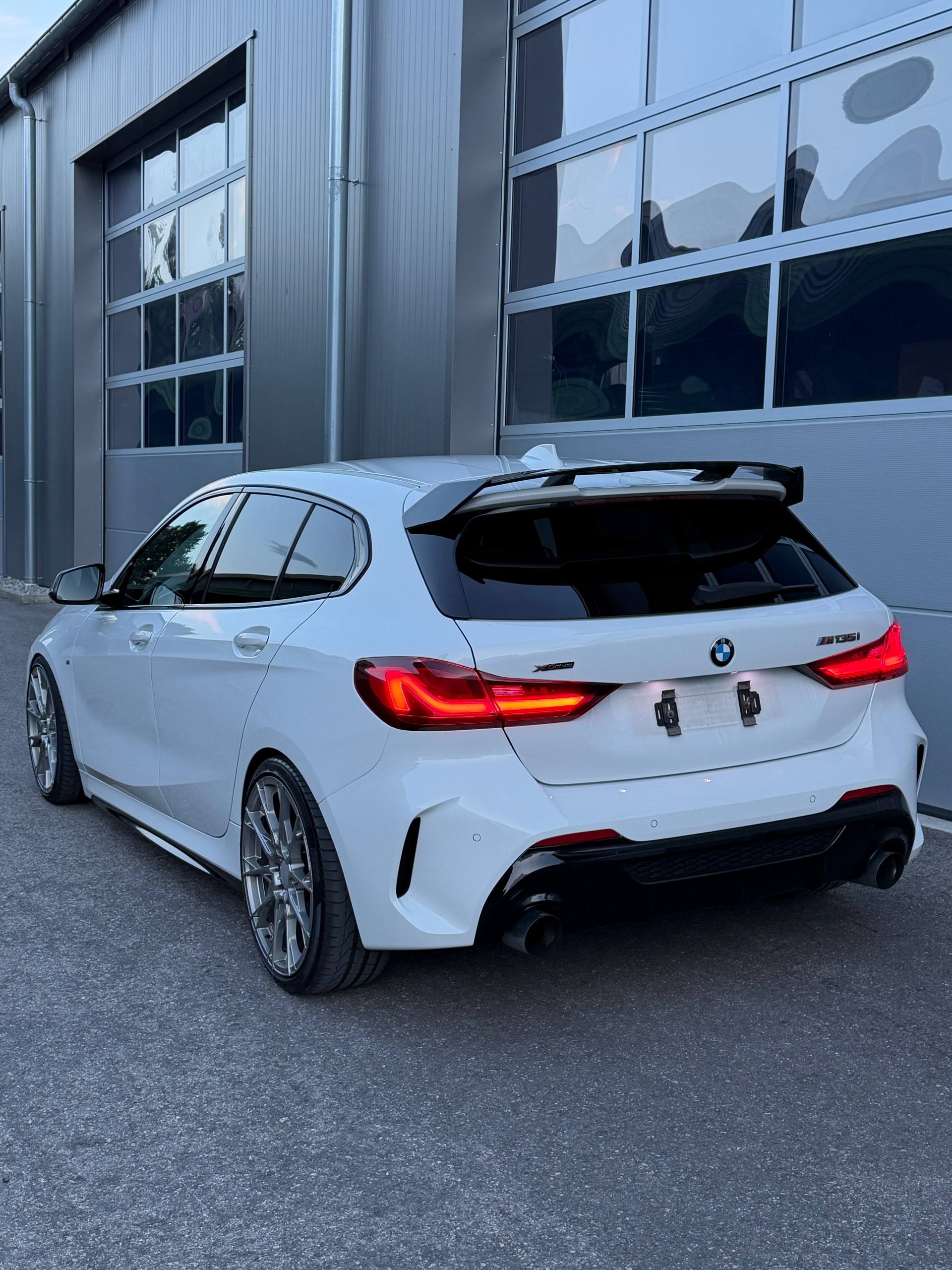 BMW M135i xDrive Steptronic-image-8
