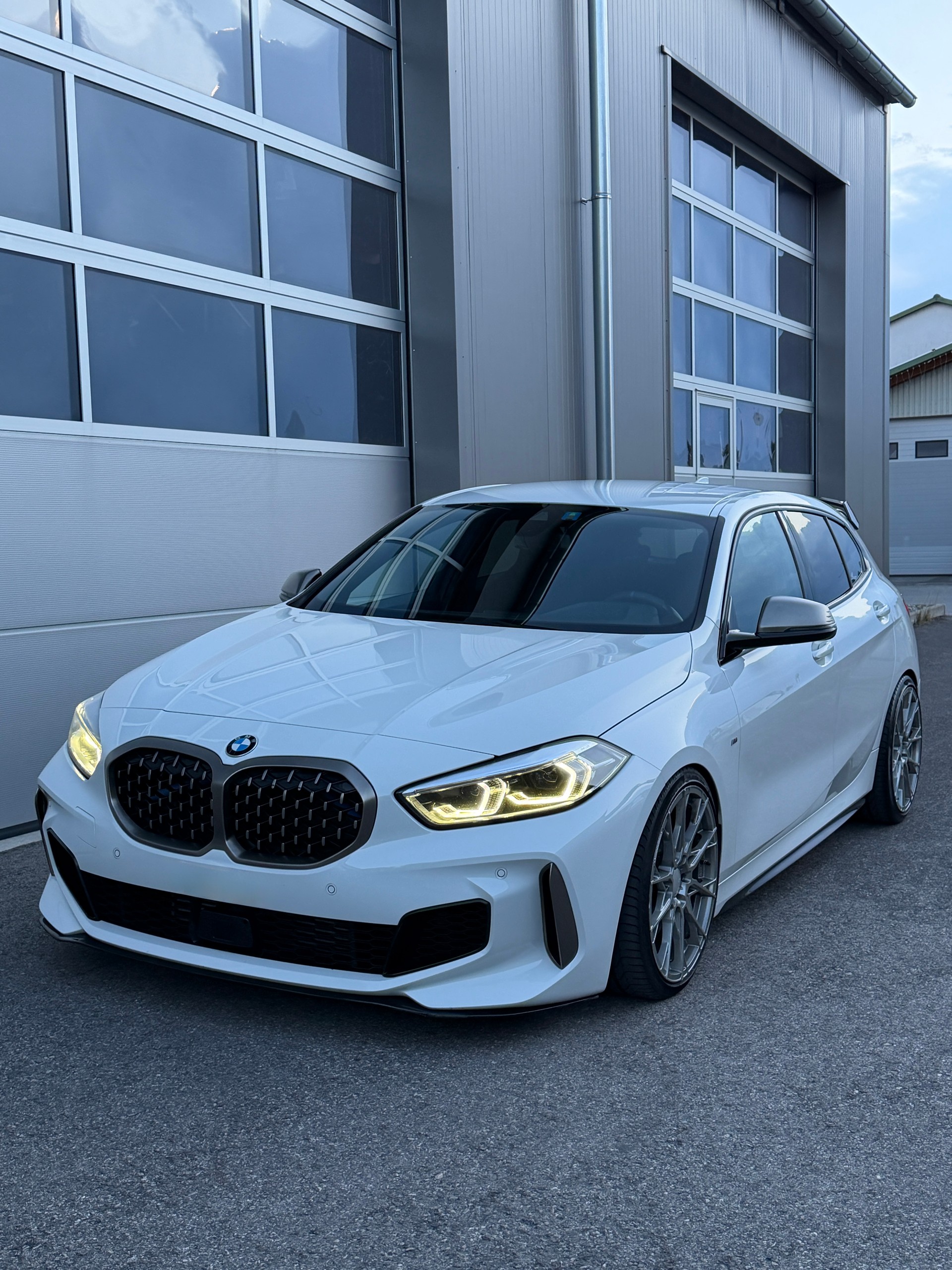 BMW M135i xDrive Steptronic-image-7
