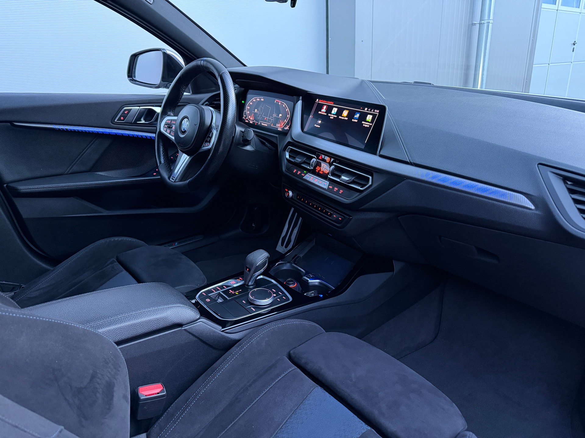 BMW M135i xDrive Steptronic-image-11