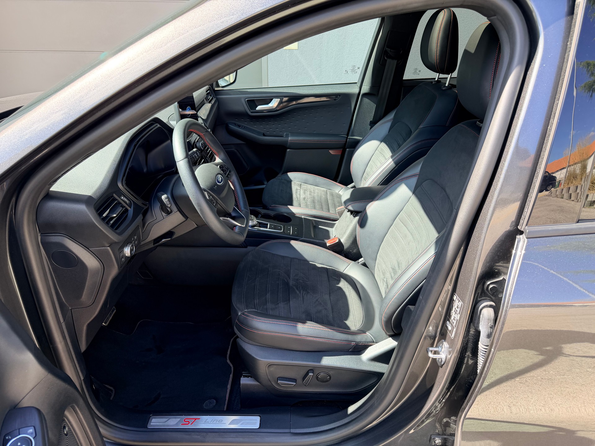 FORD Kuga 2.5 PHEV ST-Line X 2WD-image-10