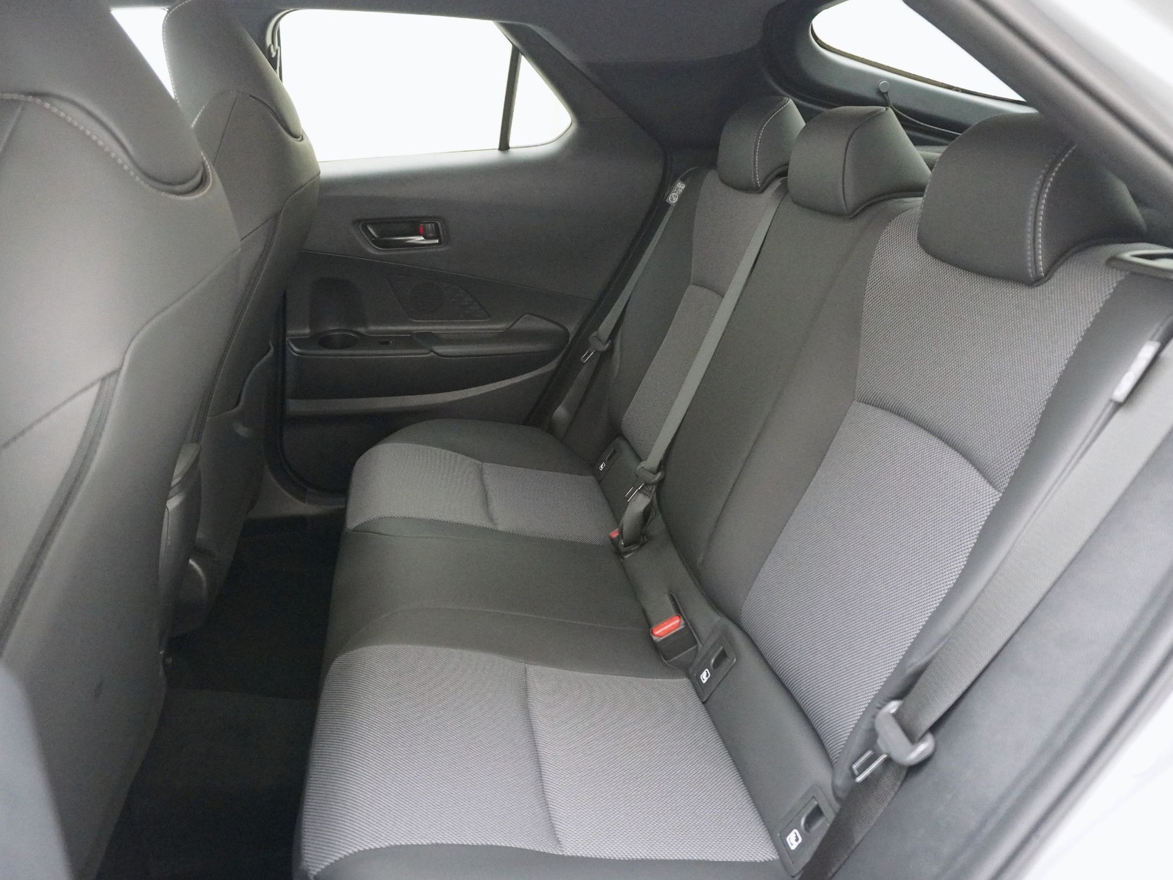 TOYOTA C-HR 2.0 HEV Style 4x4 đ€ mit Panorama Glasdach đ€ -image-17