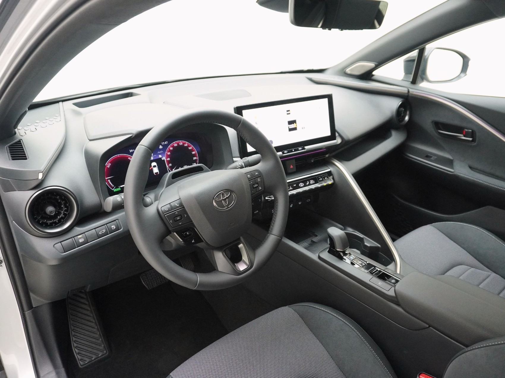 TOYOTA C-HR 2.0 HEV Style 4x4 đ€ mit Panorama Glasdach đ€ -image-6