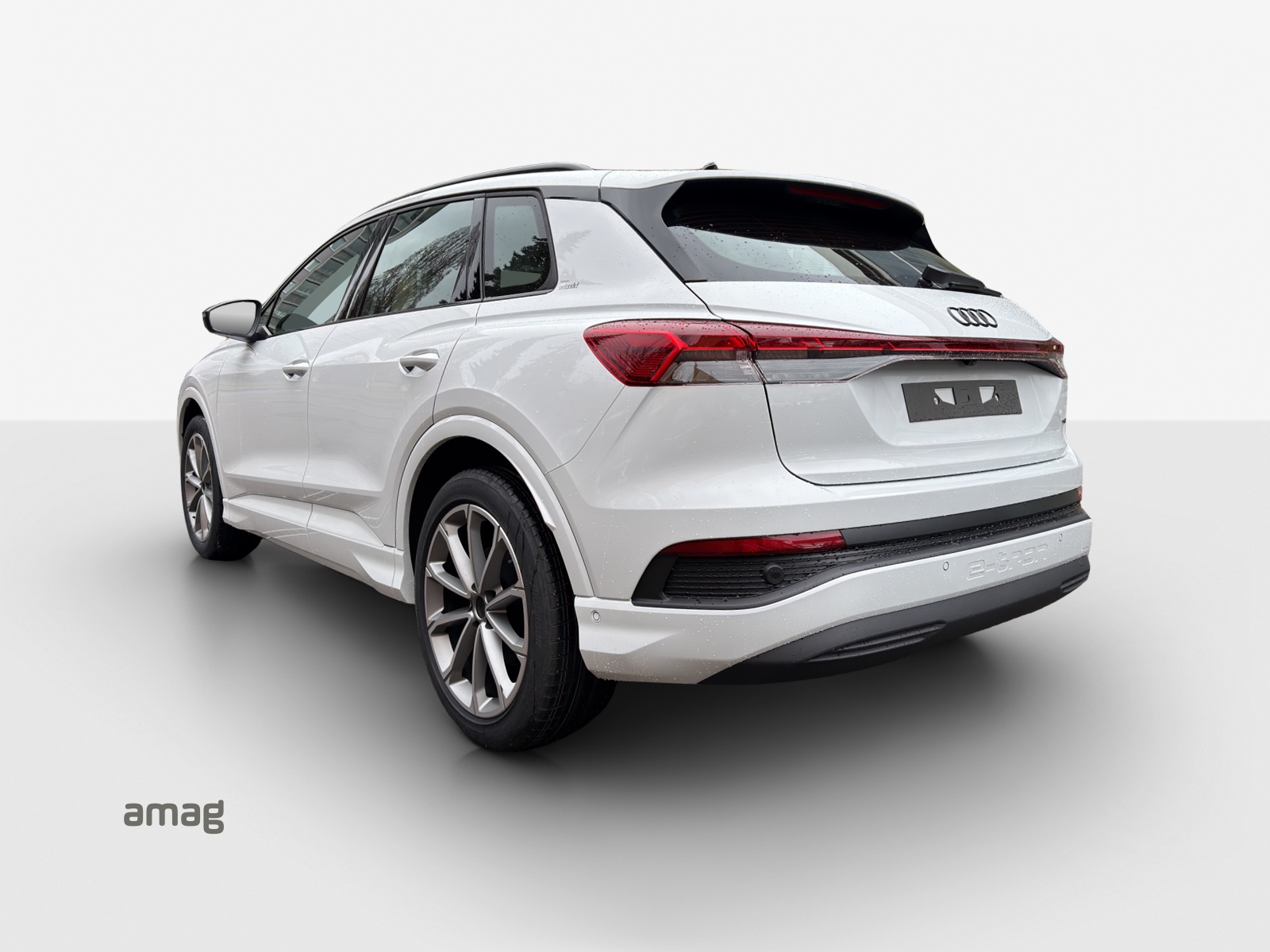 AUDI Q4 e-tron 45 Edition Swiss Ski quattro-image-2
