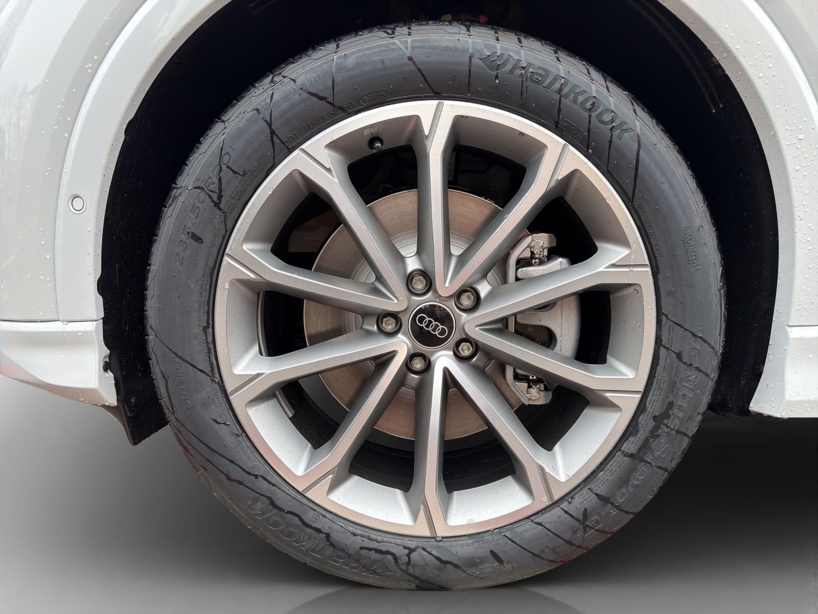 AUDI Q4 e-tron 45 Edition Swiss Ski quattro-image-13