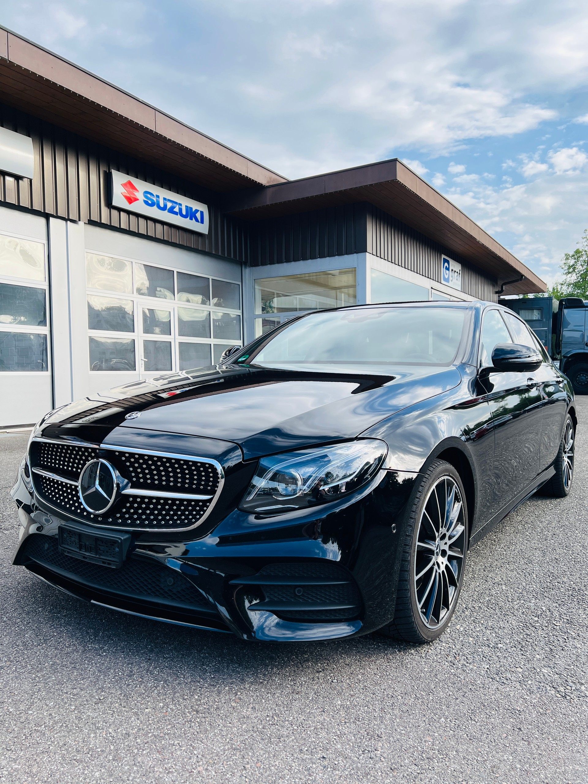 MERCEDES-BENZ E 220 d Swiss Star AMG Line 4matic-image-0