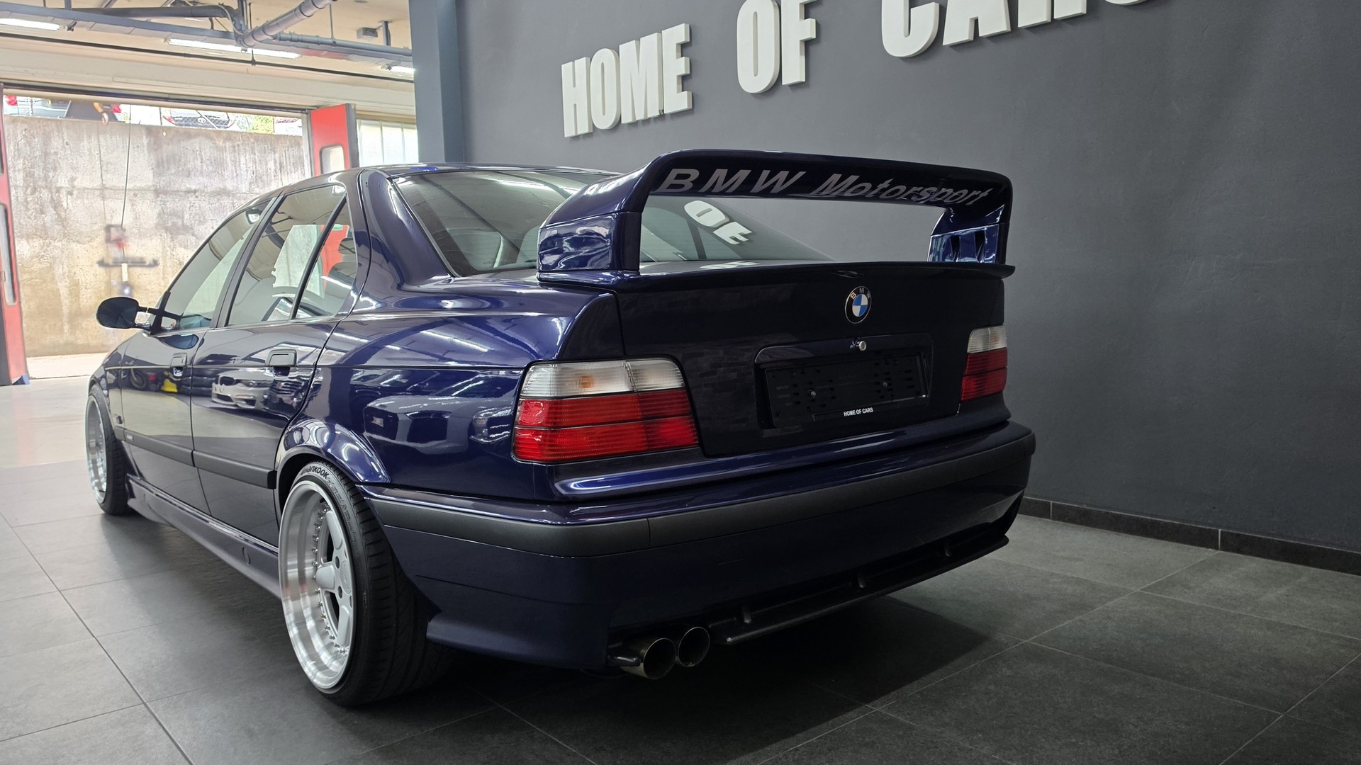 BMW 318iS-image-10