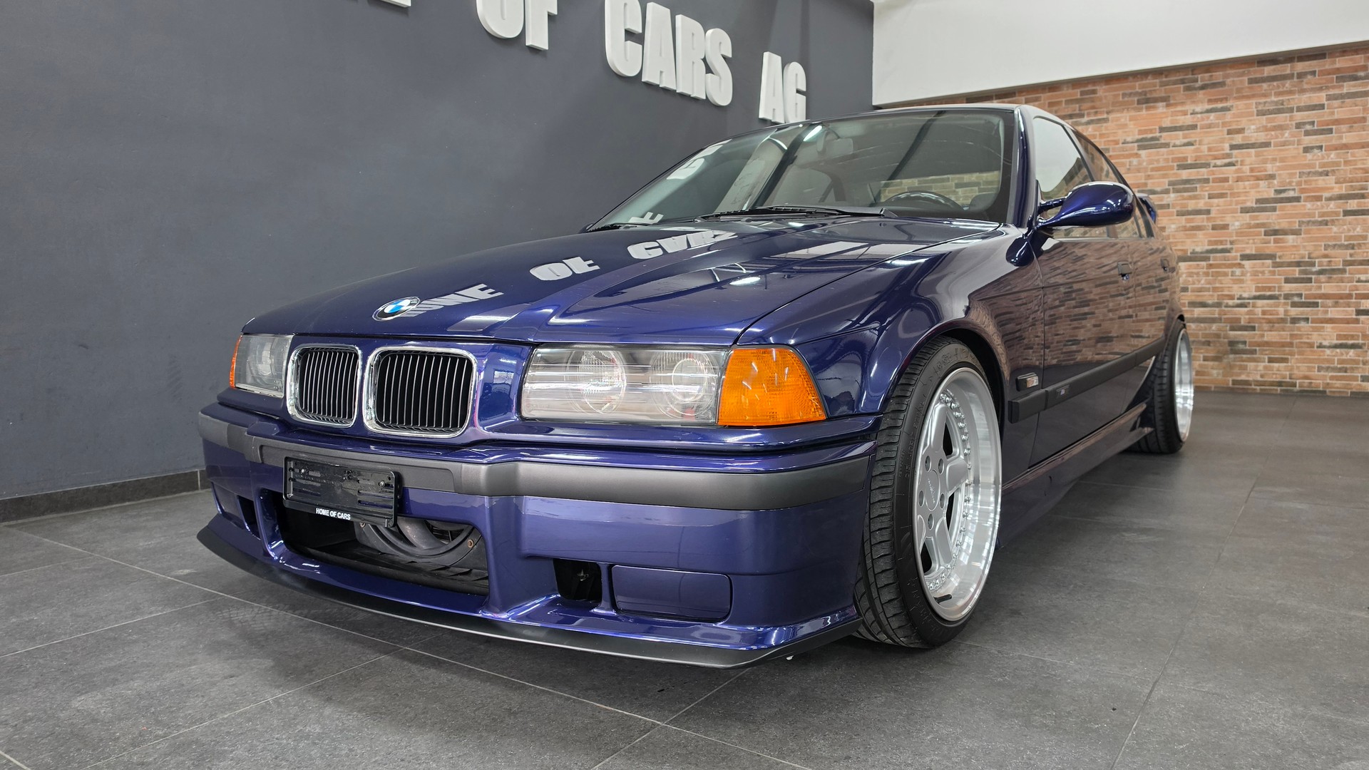 BMW 318iS-image-1