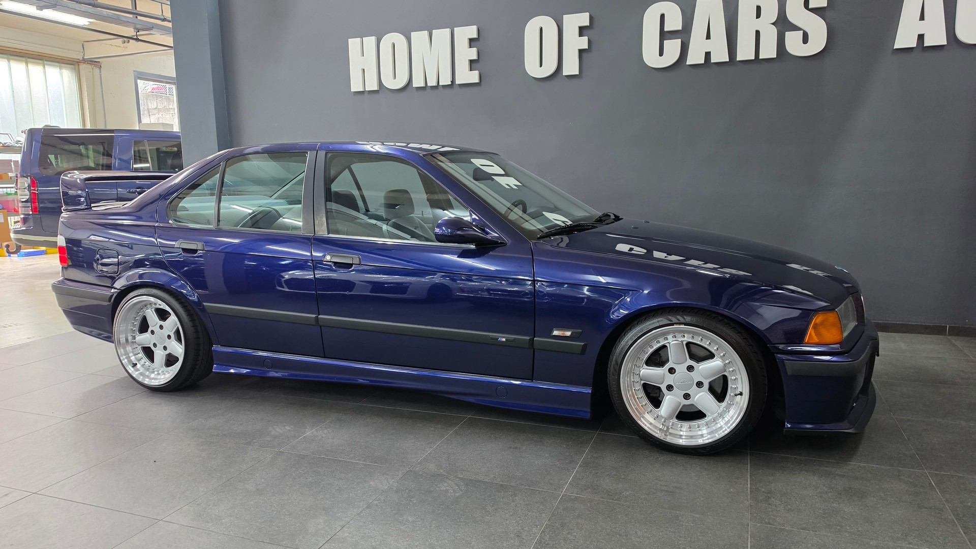 BMW 318iS-image-17