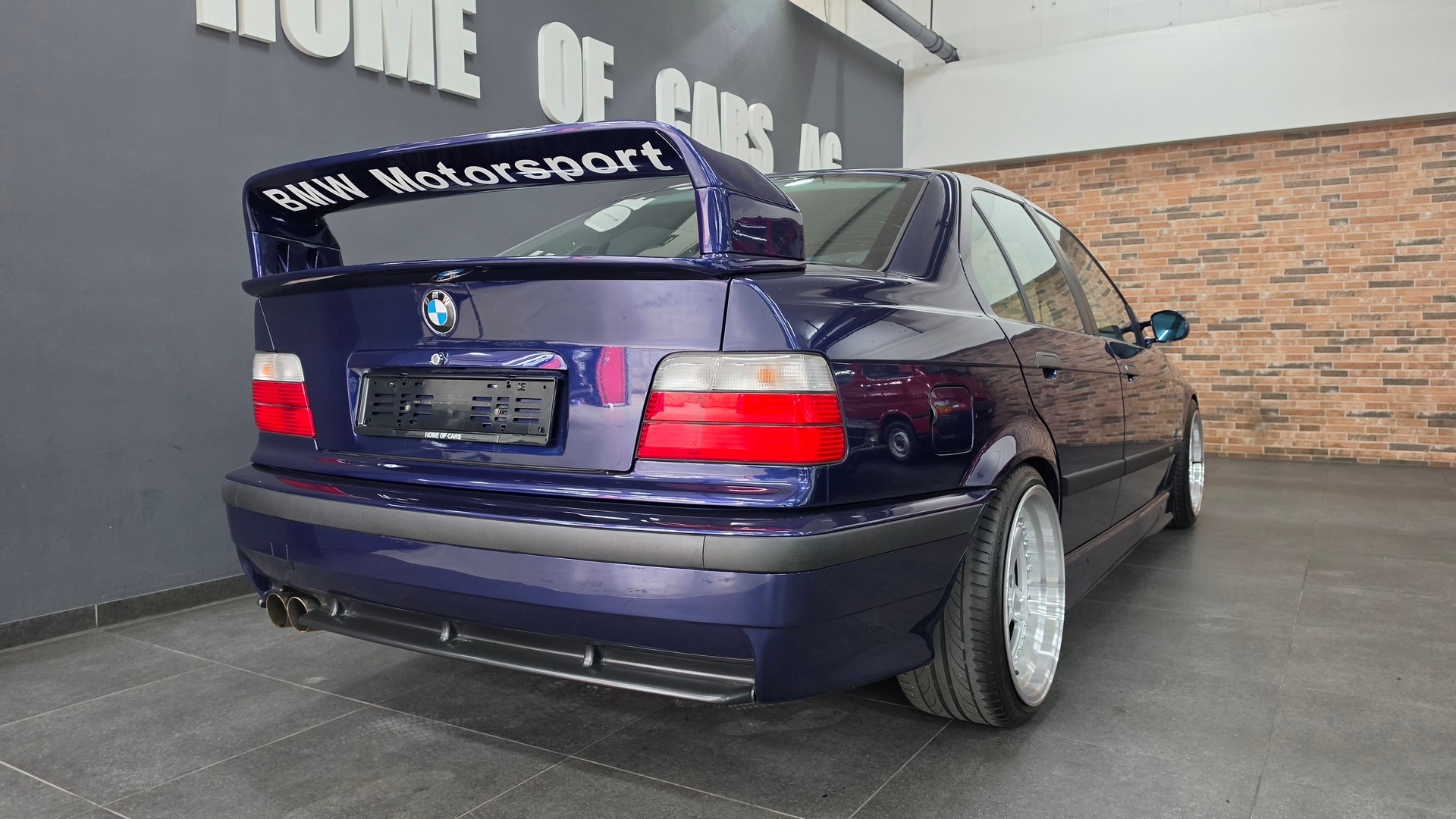 BMW 318iS-image-13
