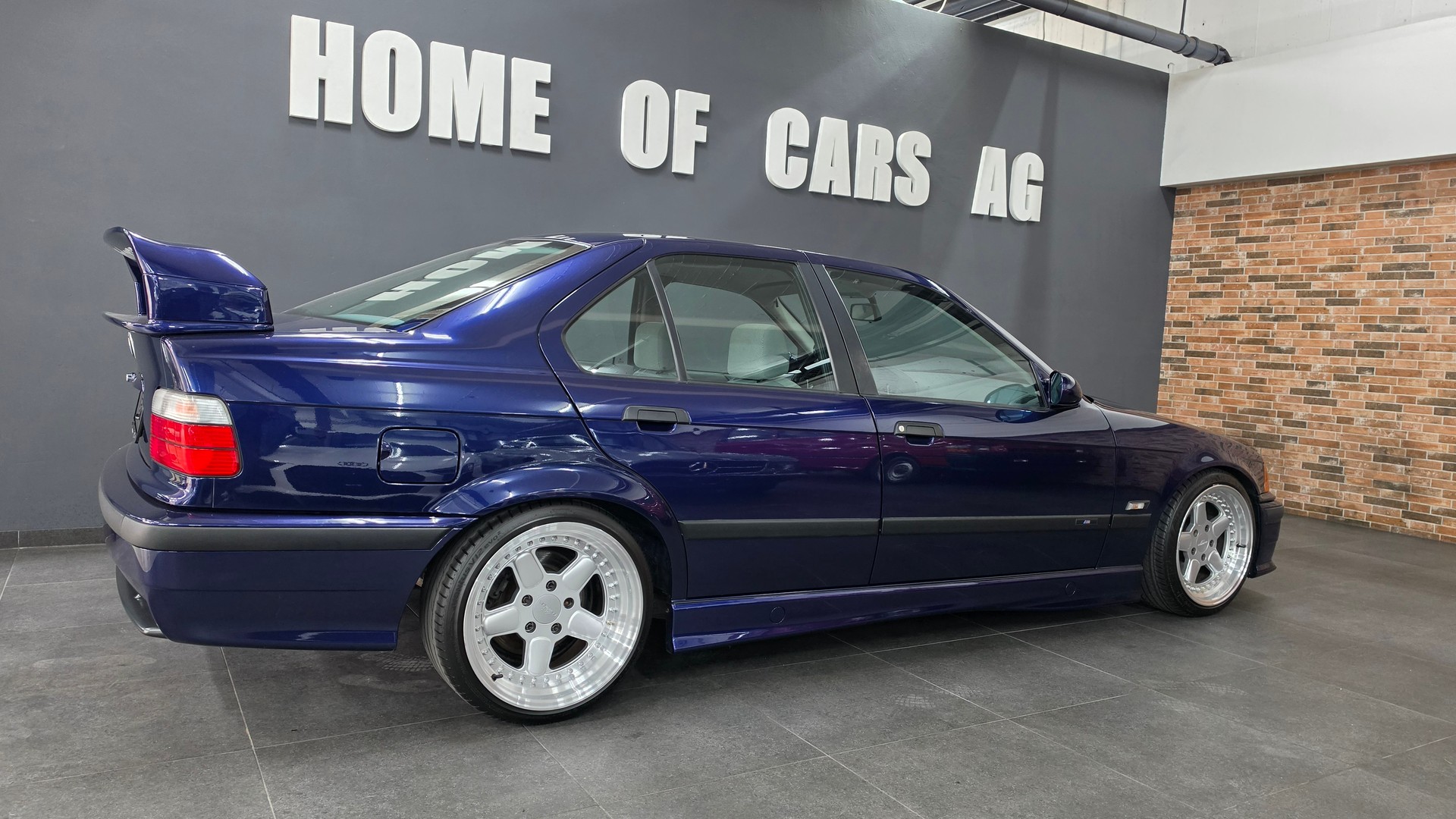 BMW 318iS-image-15