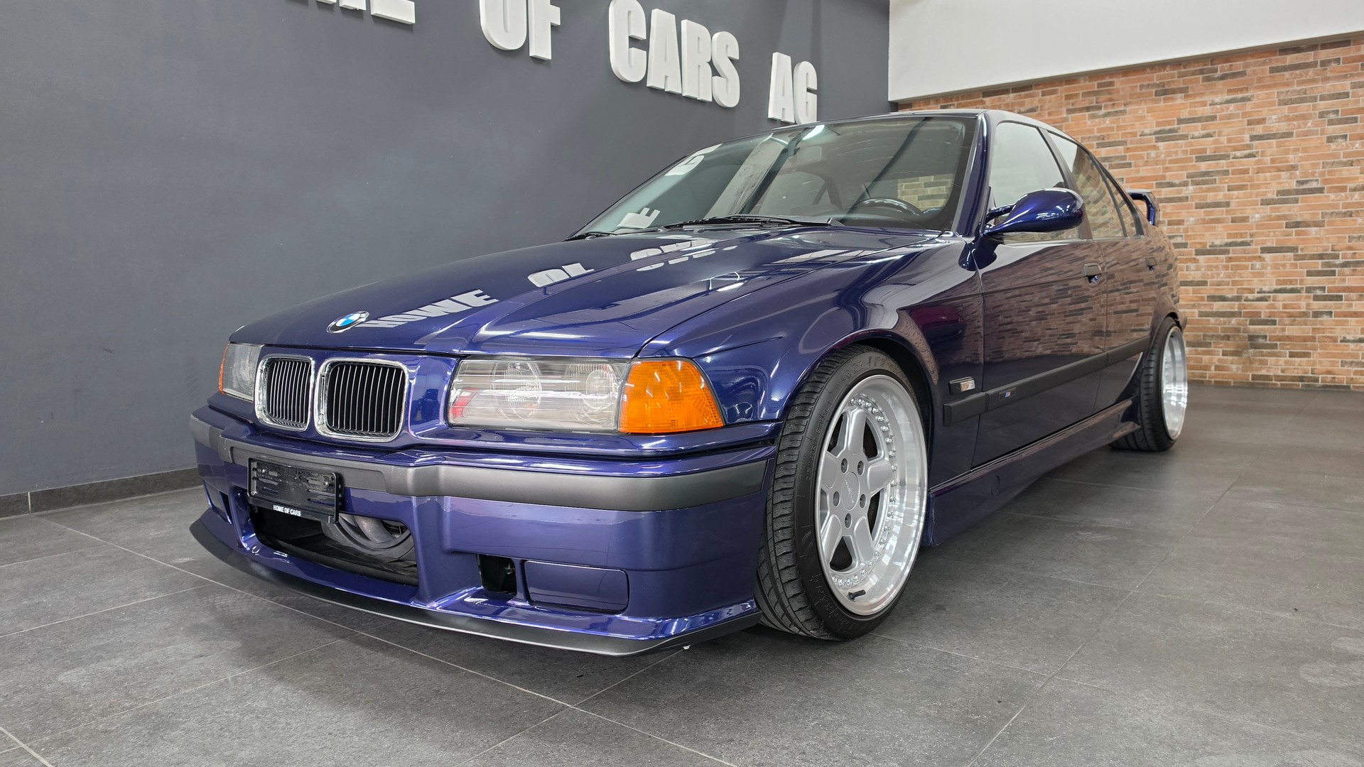 BMW 318iS-image-2