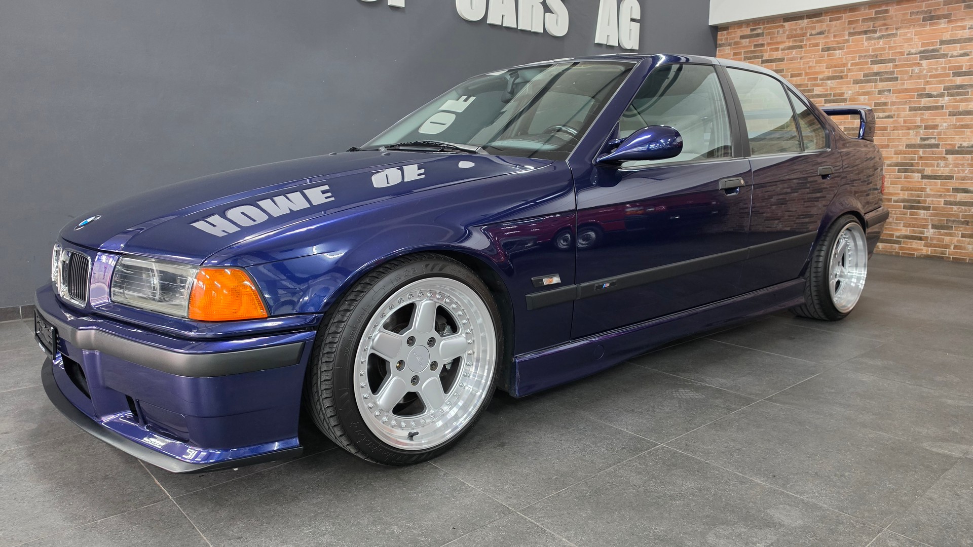 BMW 318iS-image-5