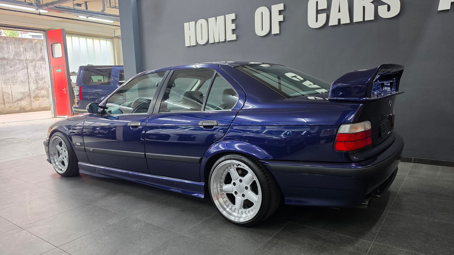 BMW 318iS-image-8