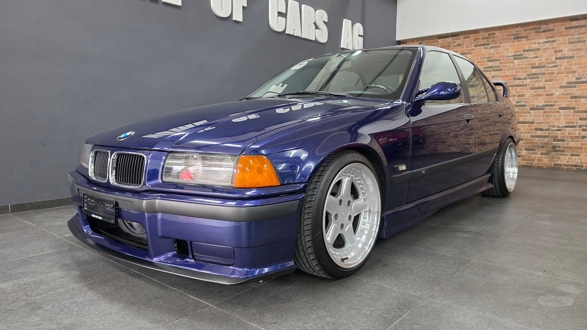 BMW 318iS-image-3
