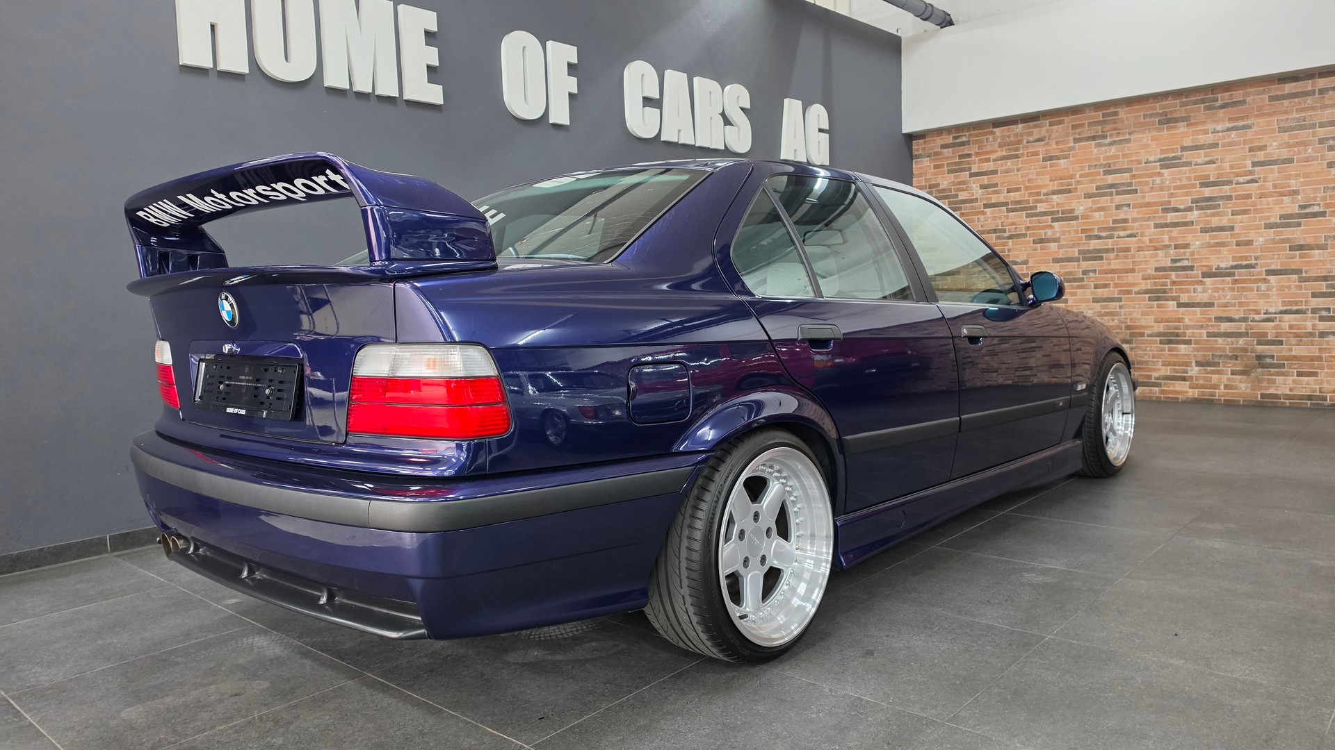BMW 318iS-image-14