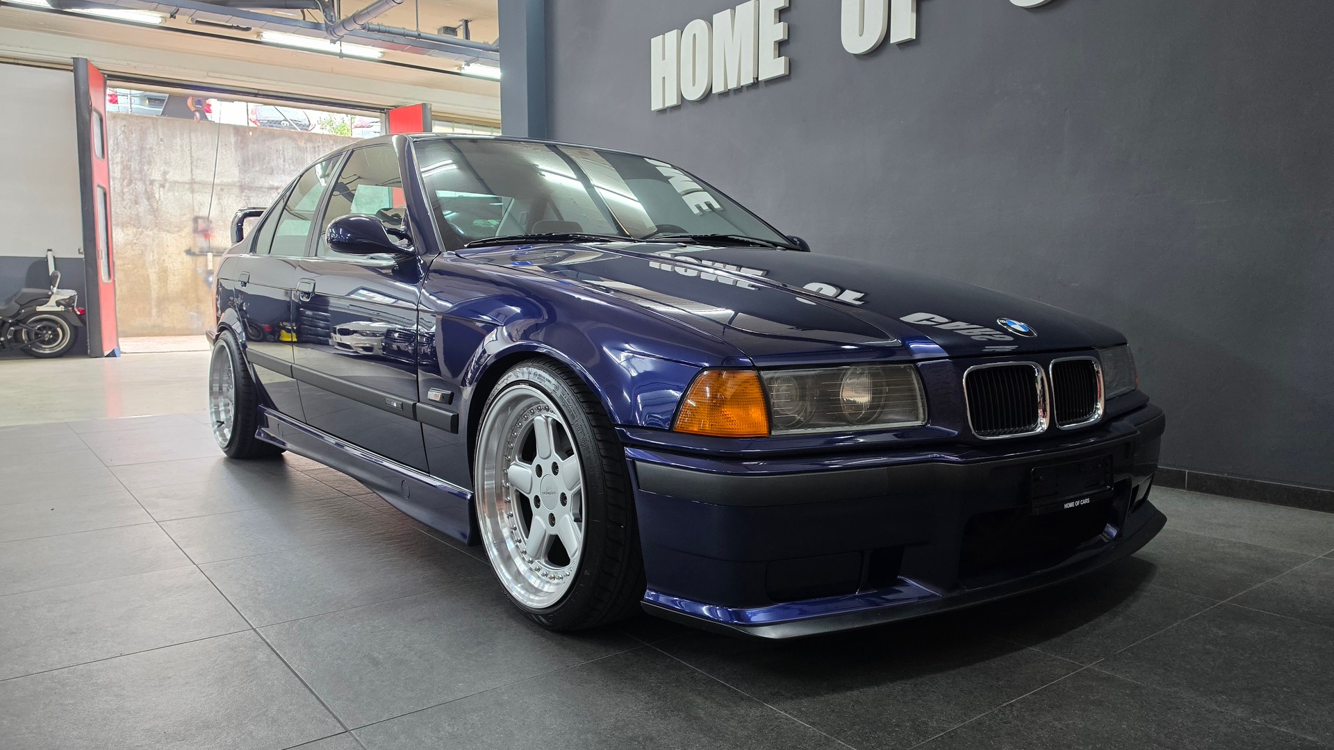 BMW 318iS-image-19