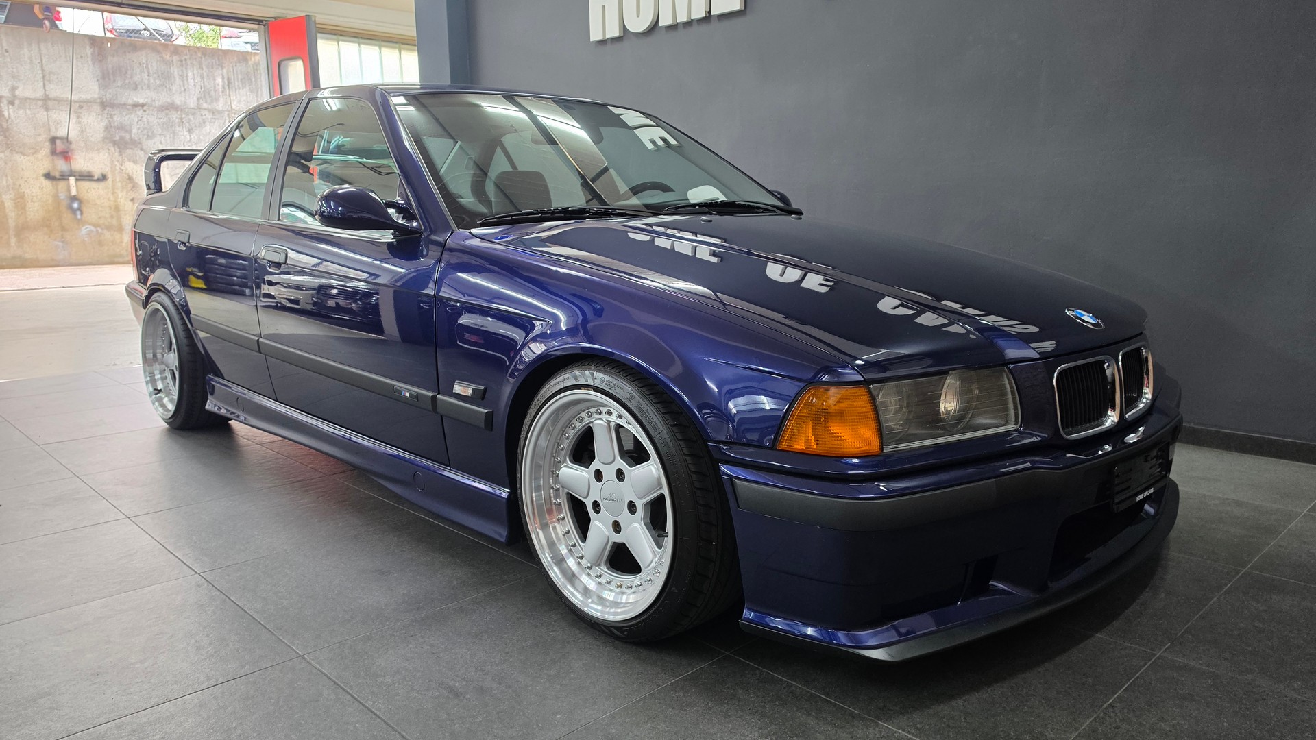 BMW 318iS-image-18