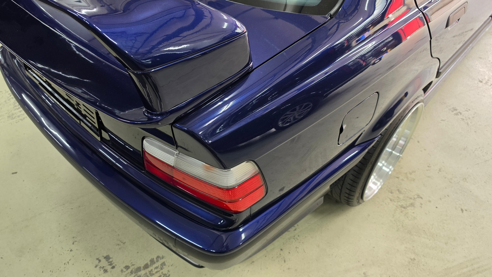 BMW 318iS-image-29