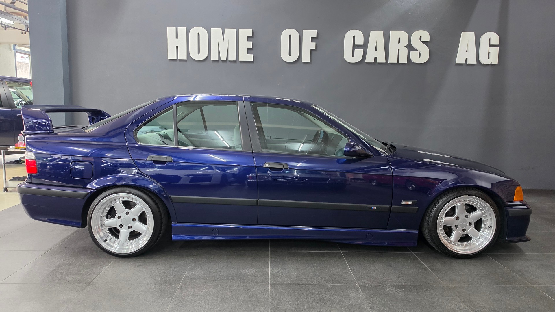BMW 318iS-image-16