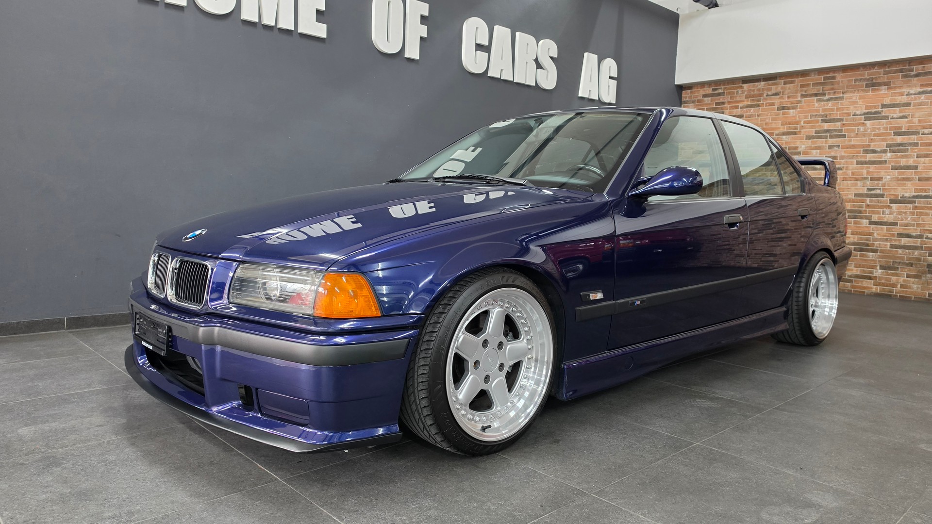 BMW 318iS-image-4