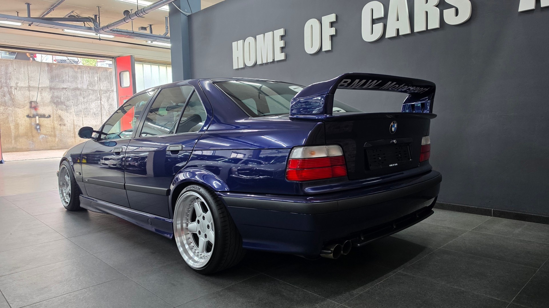 BMW 318iS-image-9