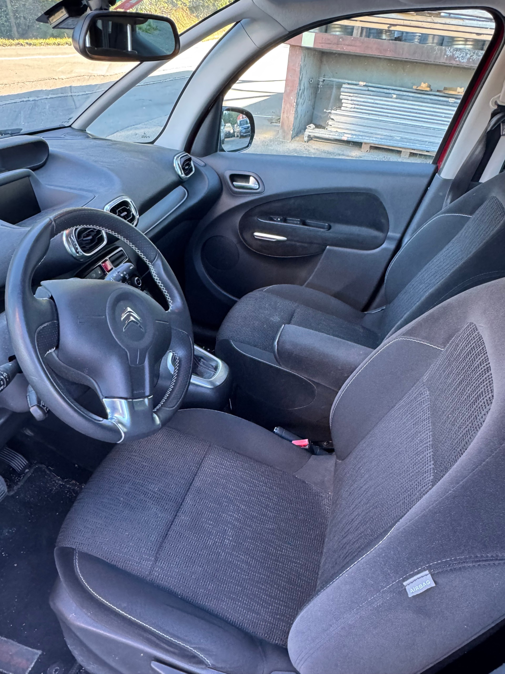 CITROEN C3 Picasso 1.6 HDi Sélection-image-5