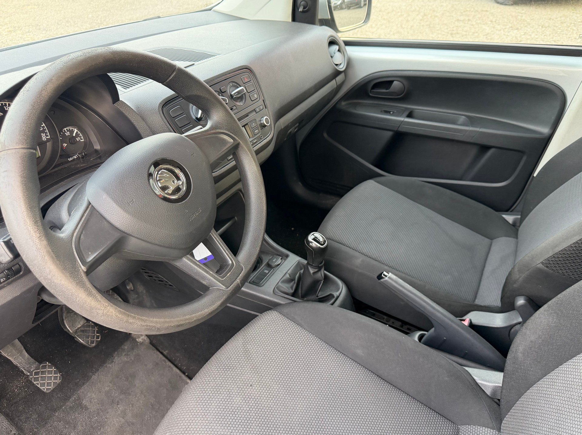 SKODA Citigo 1.0 G-tec Ambition-image-7