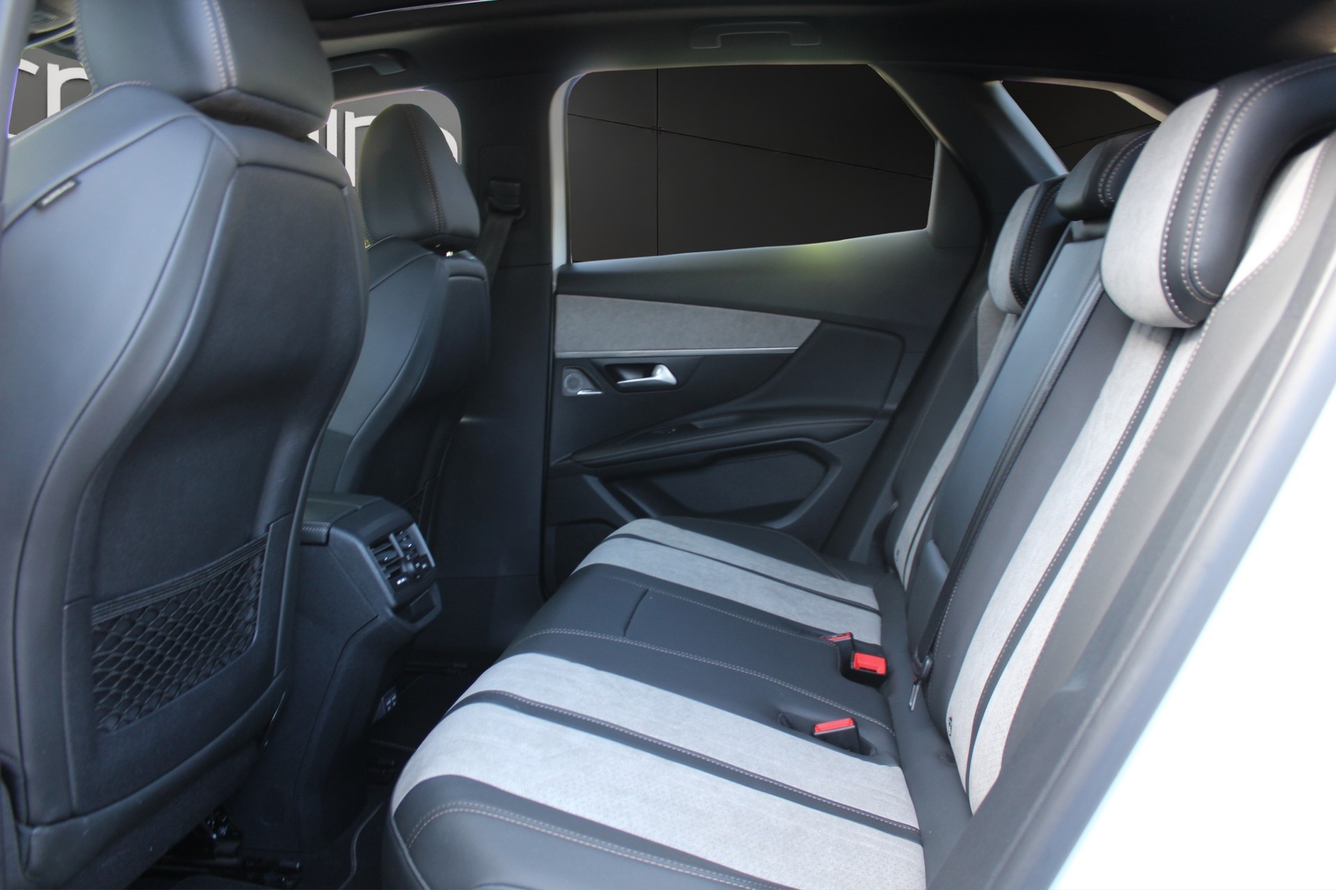 PEUGEOT 3008 1.6 Plug-in Hybrid4 GT Pack-image-10