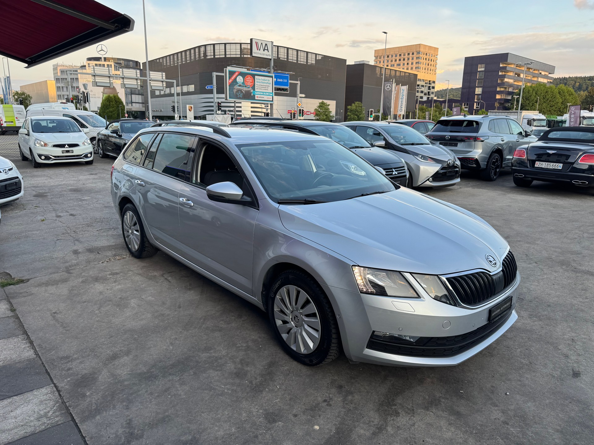 SKODA Octavia Combi 2.0 TDI Ambition 4x4-image-8