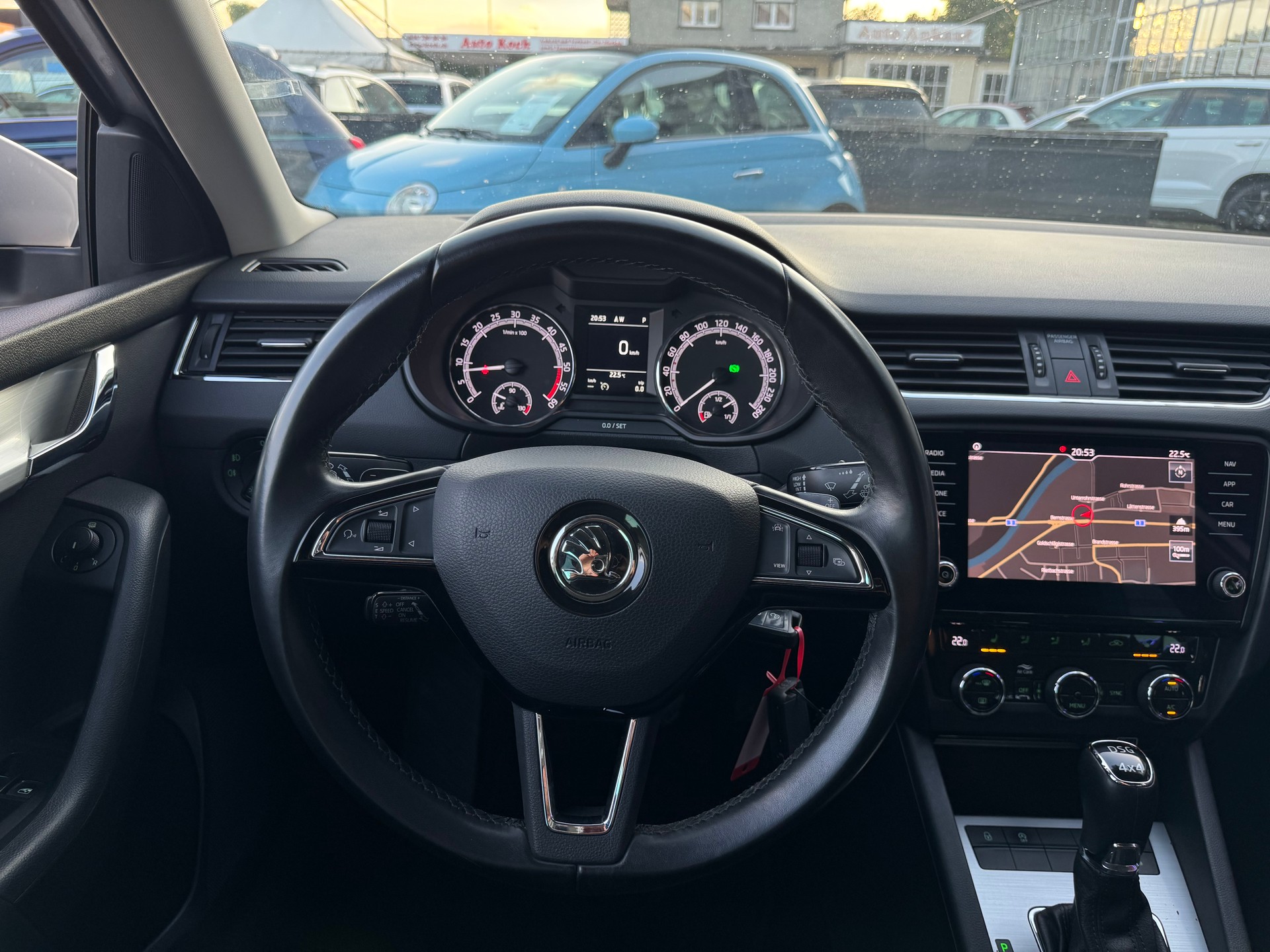 SKODA Octavia Combi 2.0 TDI Ambition 4x4-image-12