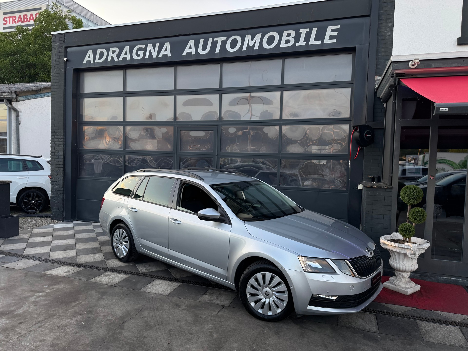 SKODA Octavia Combi 2.0 TDI Ambition 4x4-image-2