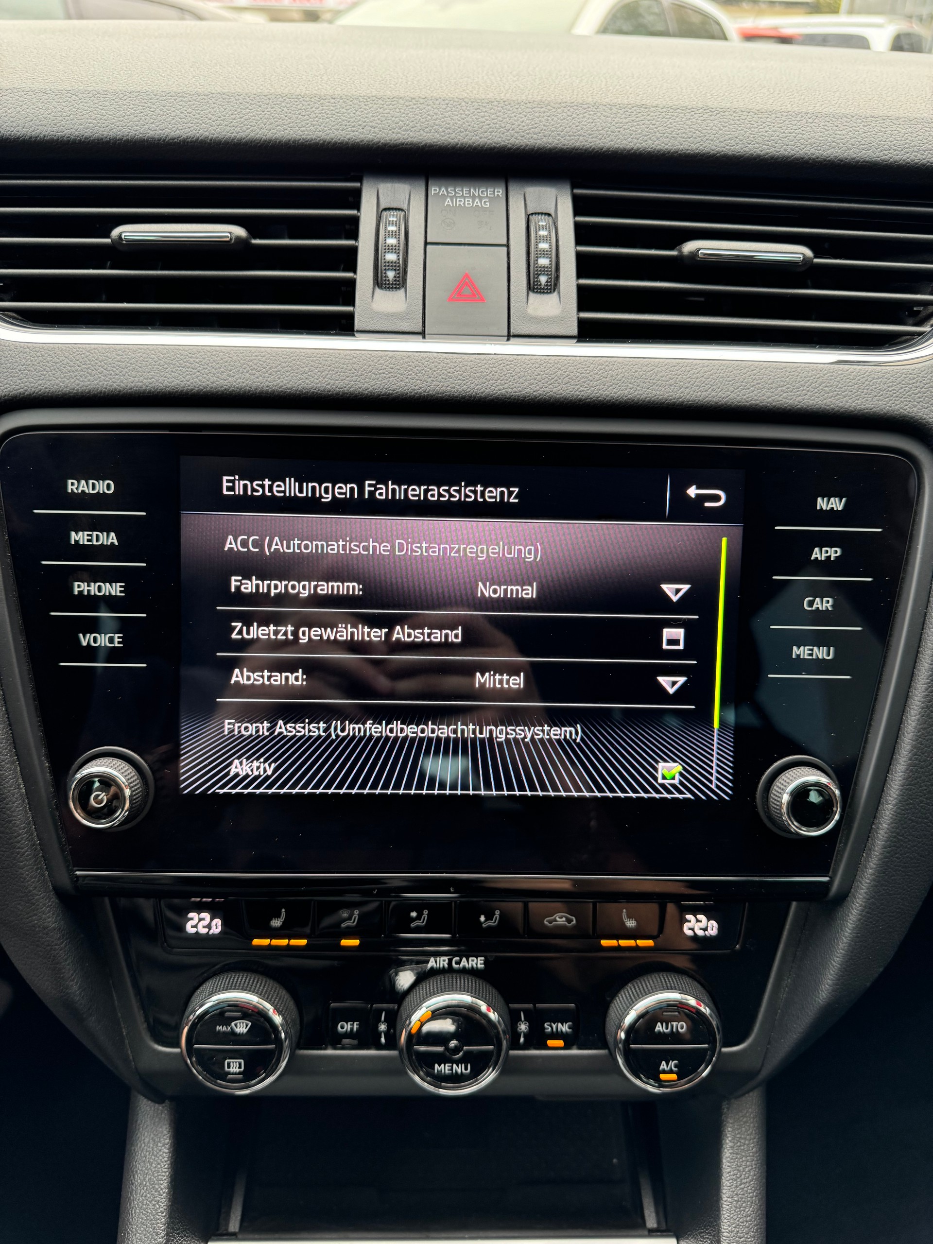 SKODA Octavia Combi 2.0 TDI Ambition 4x4-image-19